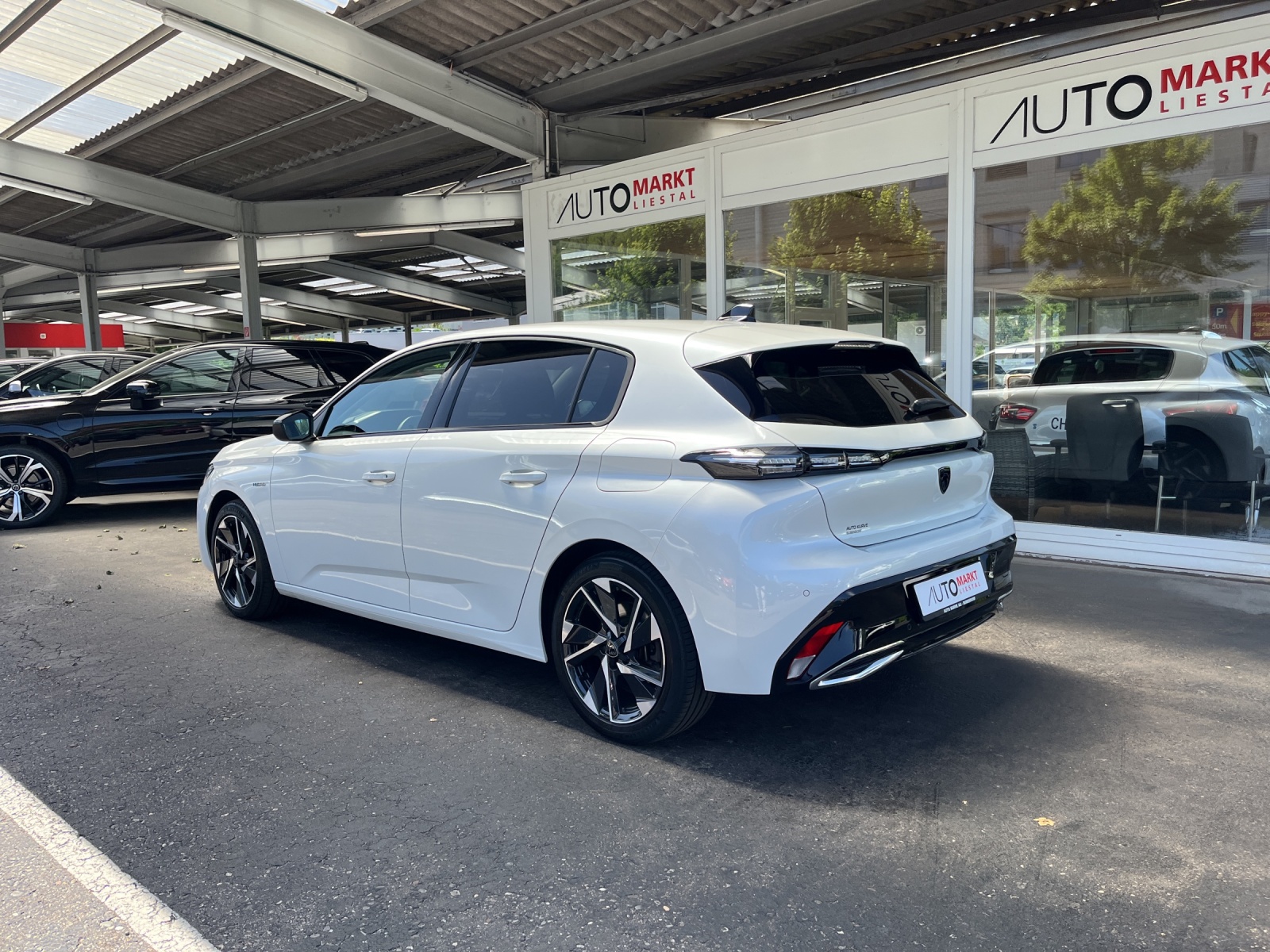 PEUGEOT 308 1.6 PHEV 180 Allure Pack-image-2