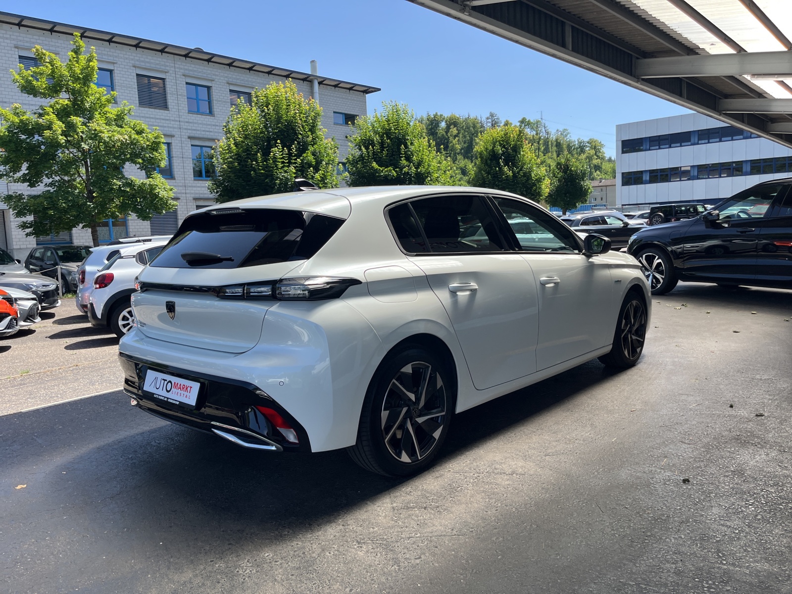 PEUGEOT 308 1.6 PHEV 180 Allure Pack-image-4