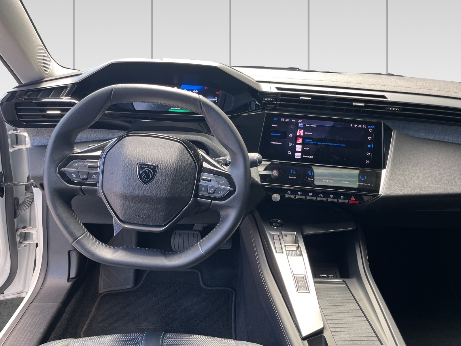PEUGEOT 308 1.6 PHEV 180 Allure Pack-image-7