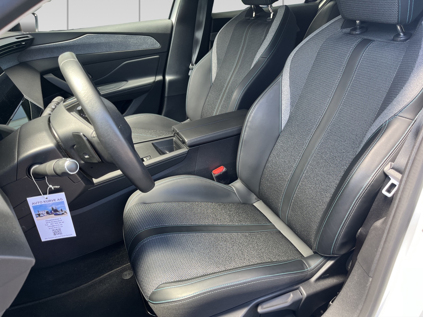 PEUGEOT 308 1.6 PHEV 180 Allure Pack-image-6