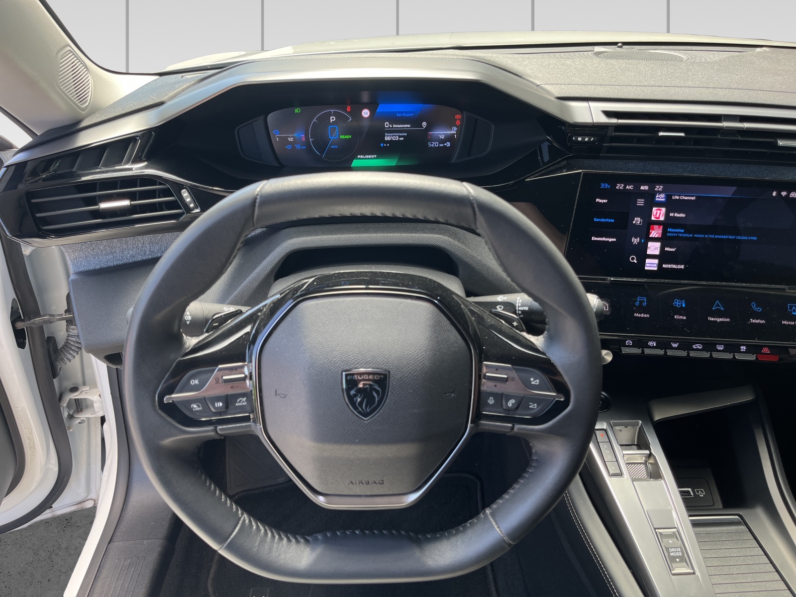 PEUGEOT 308 1.6 PHEV 180 Allure Pack-image-8