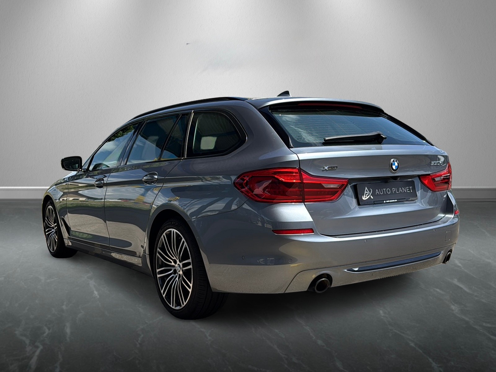 BMW 530d xDrive Touring Sport Line Steptronic-image-2