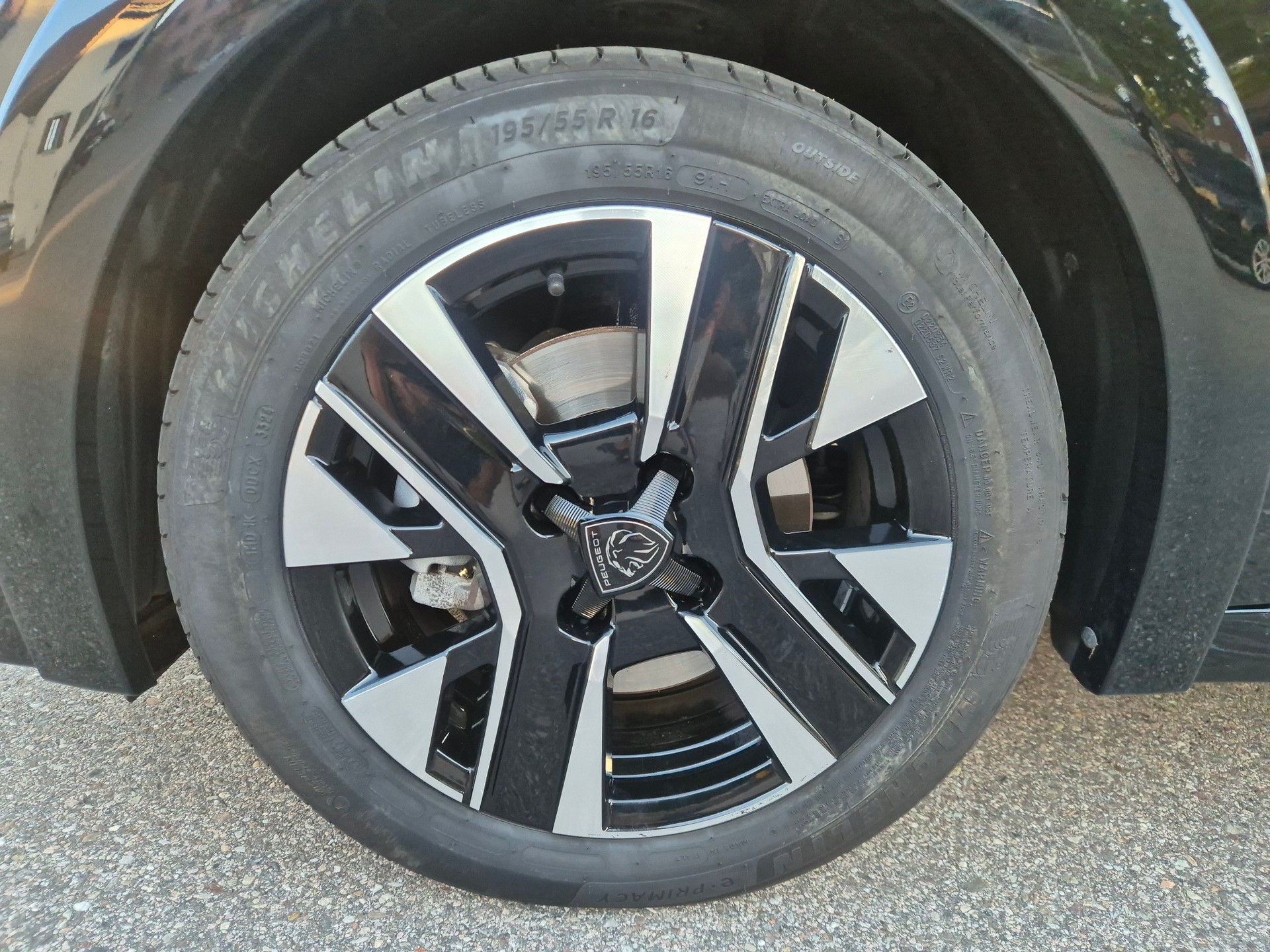 PEUGEOT 208 R 1.2-image-6