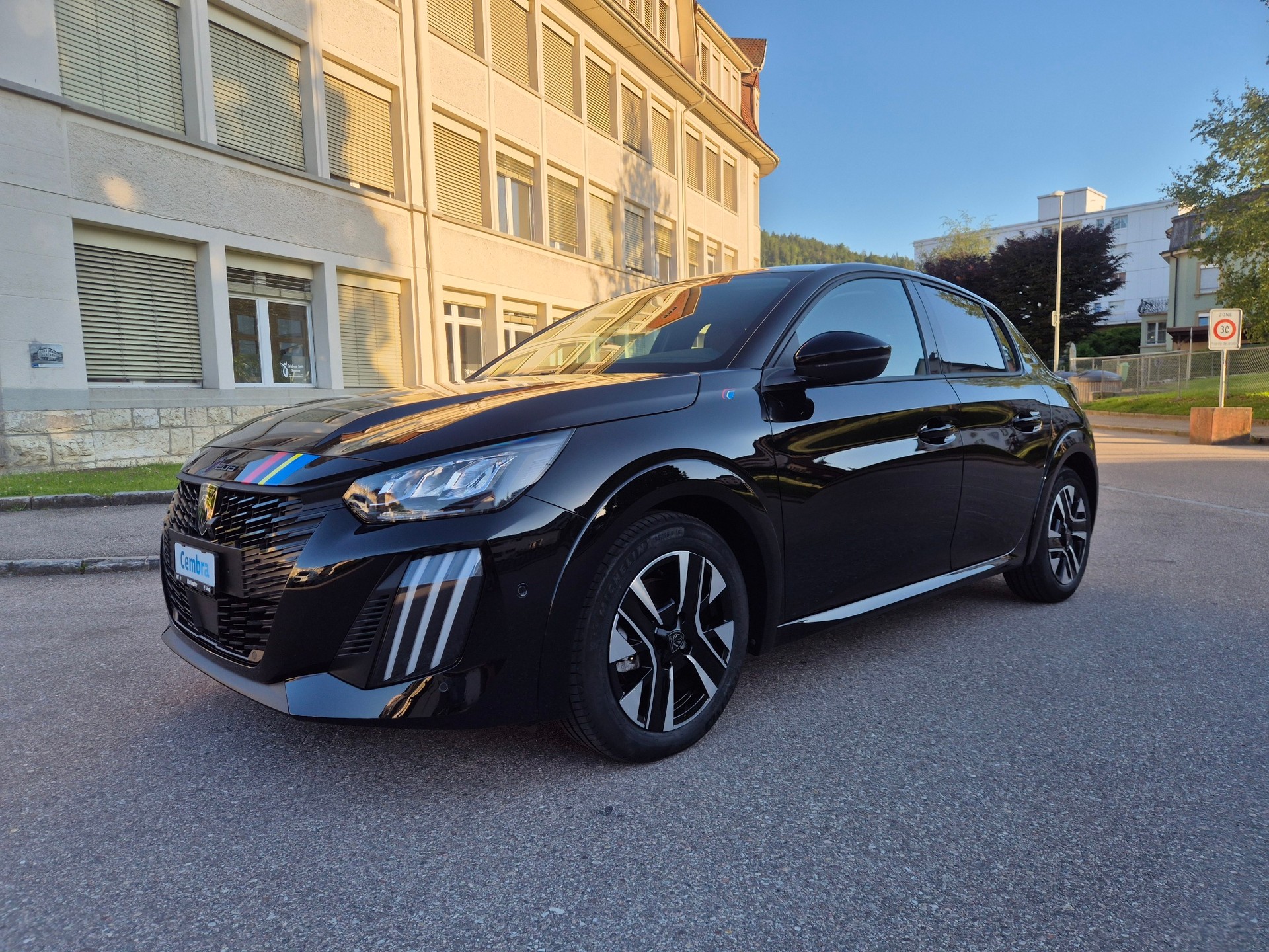 PEUGEOT 208 R 1.2-image-0