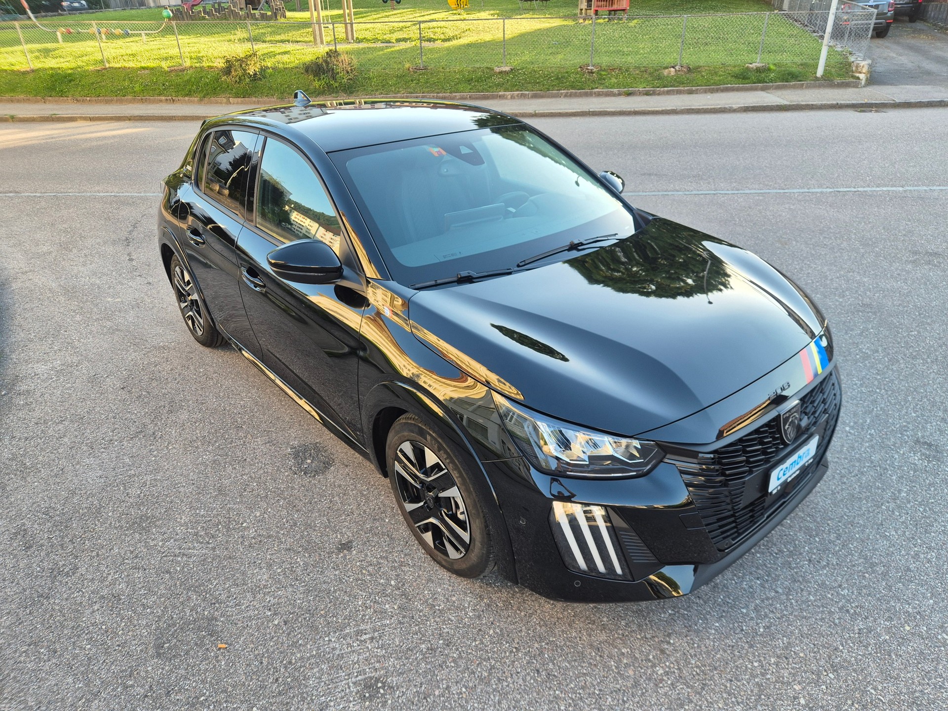 PEUGEOT 208 R 1.2-image-4
