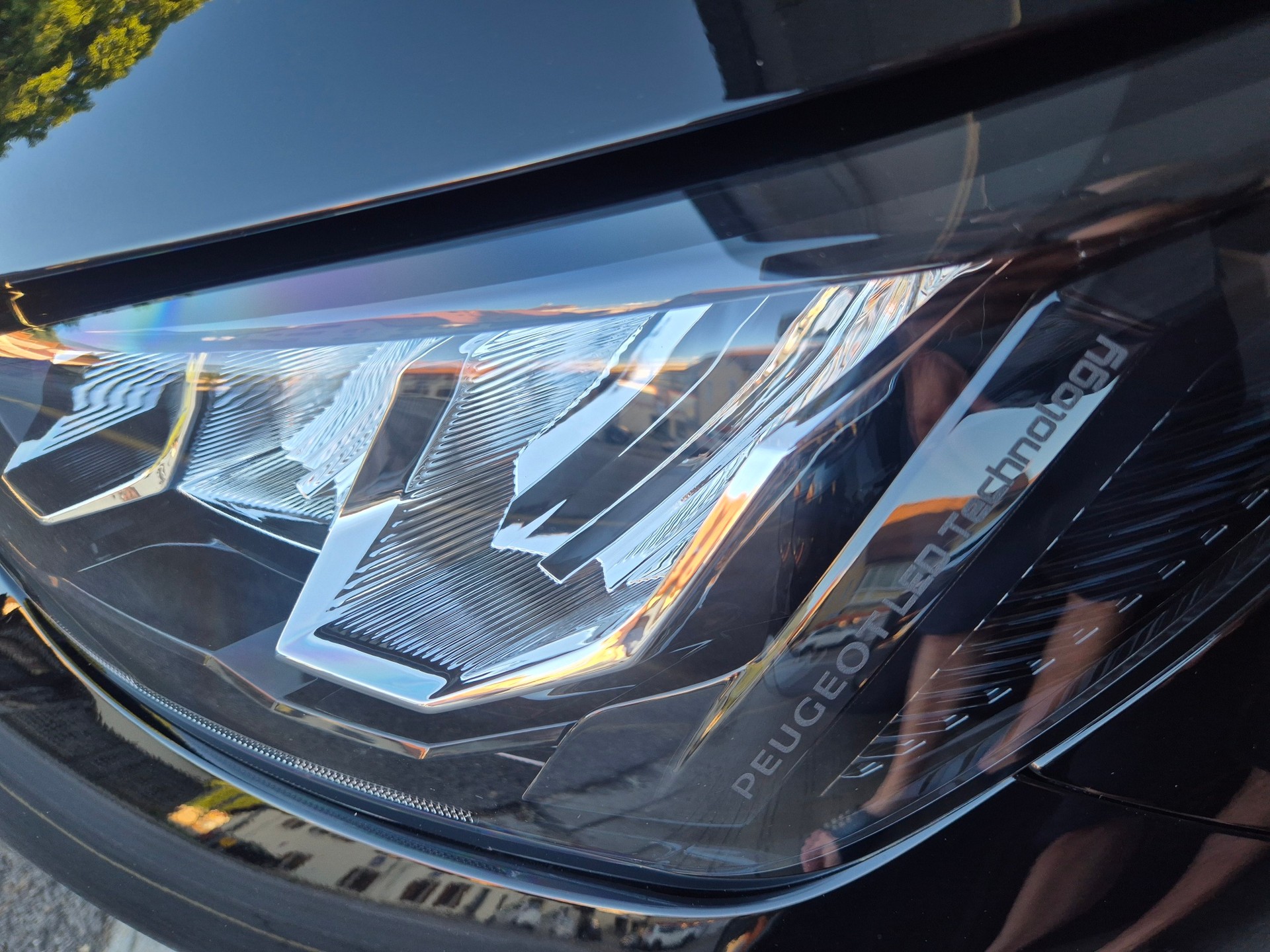 PEUGEOT 208 R 1.2-image-18