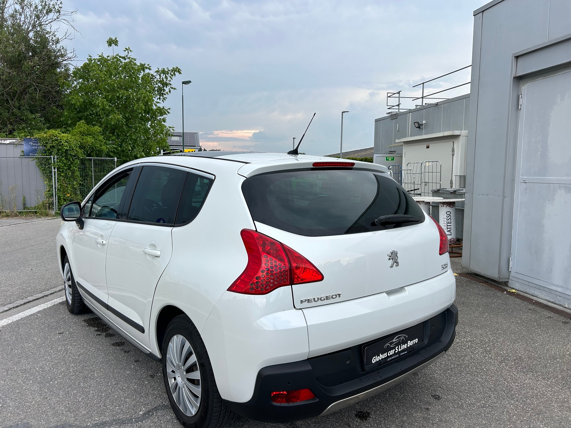 PEUGEOT 3008 1.6 16V T Active-image-6