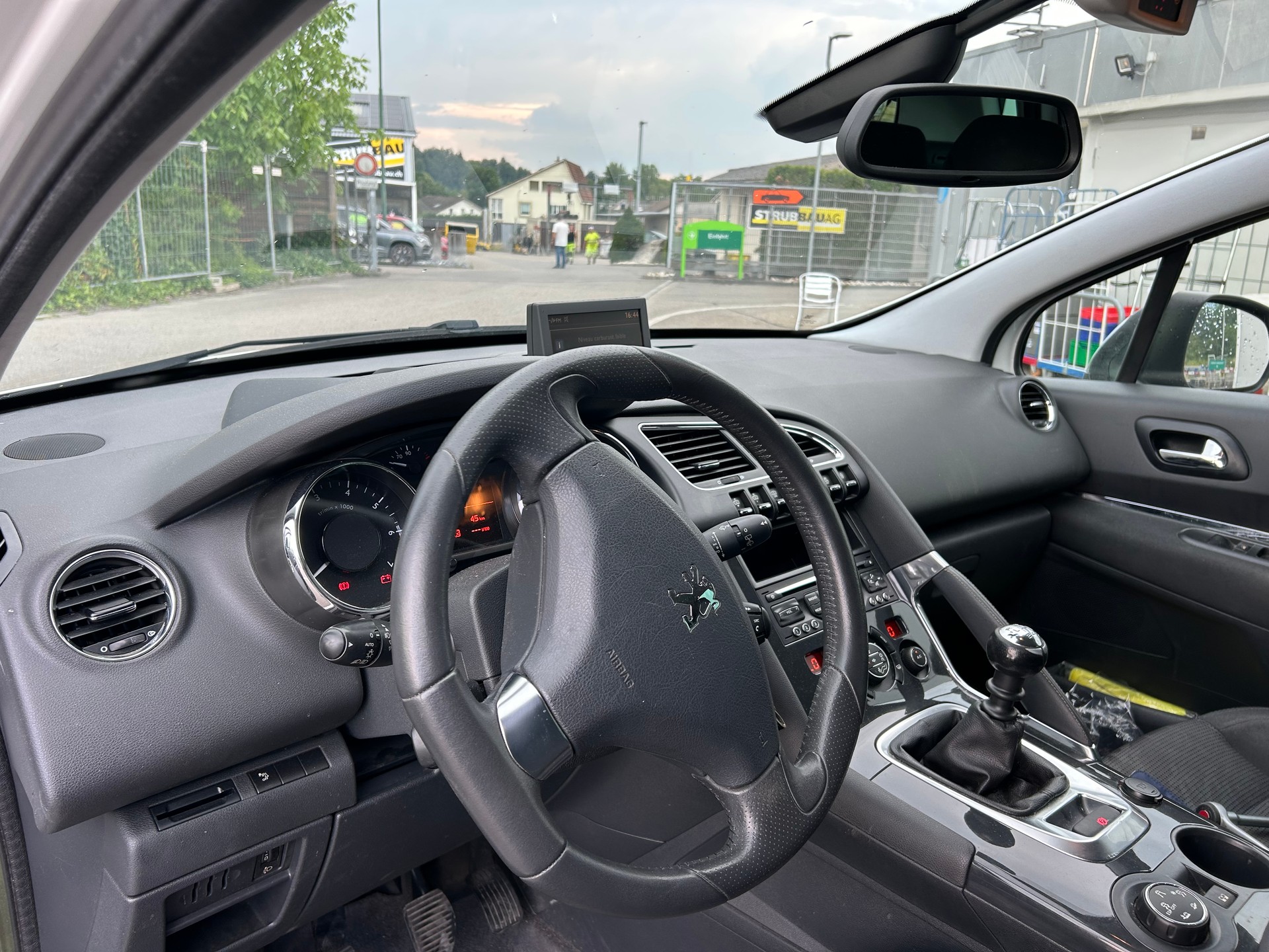 PEUGEOT 3008 1.6 16V T Active-image-10