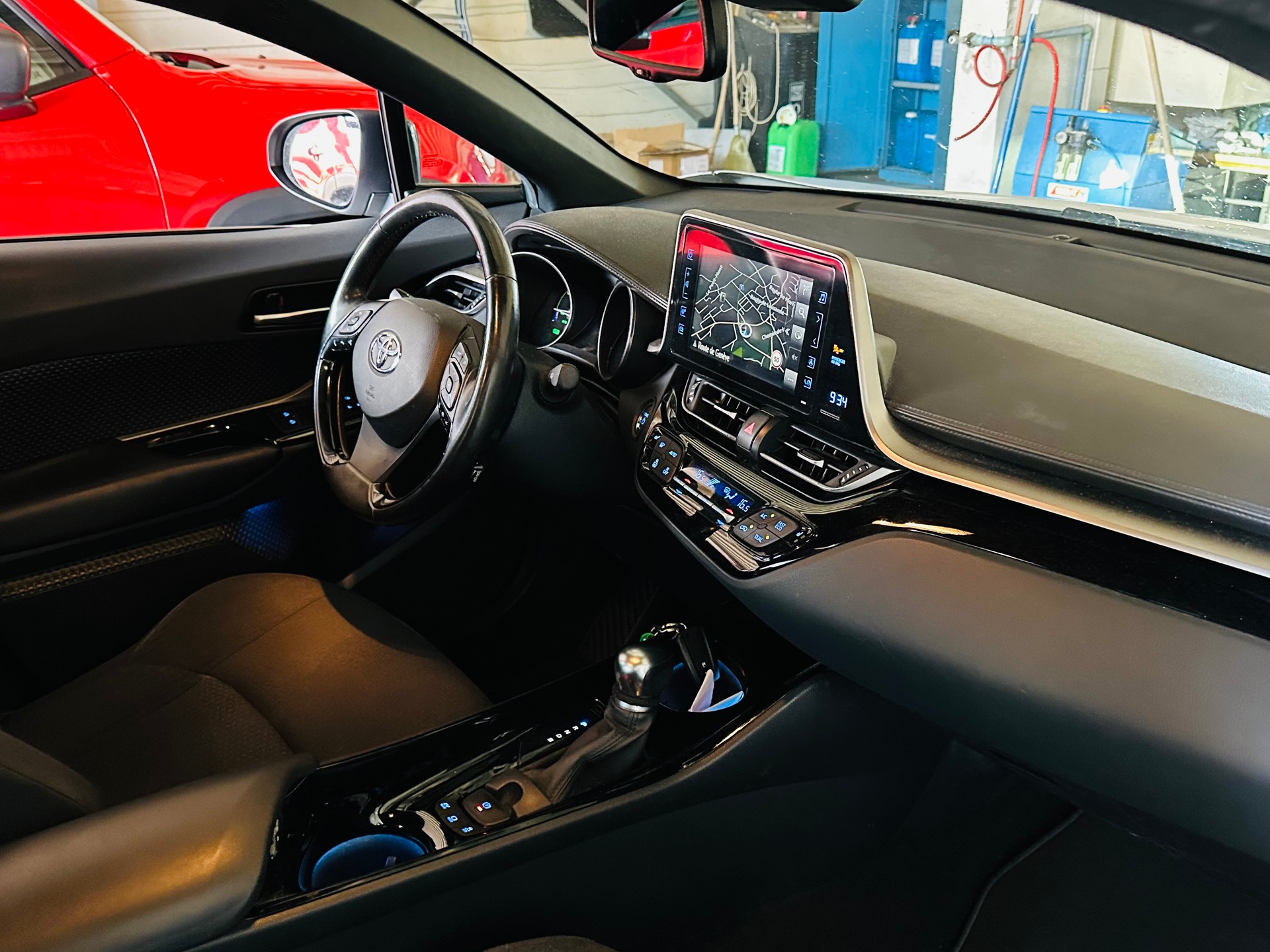 TOYOTA C-HR 1.8 HSD CVT Trend-image-11