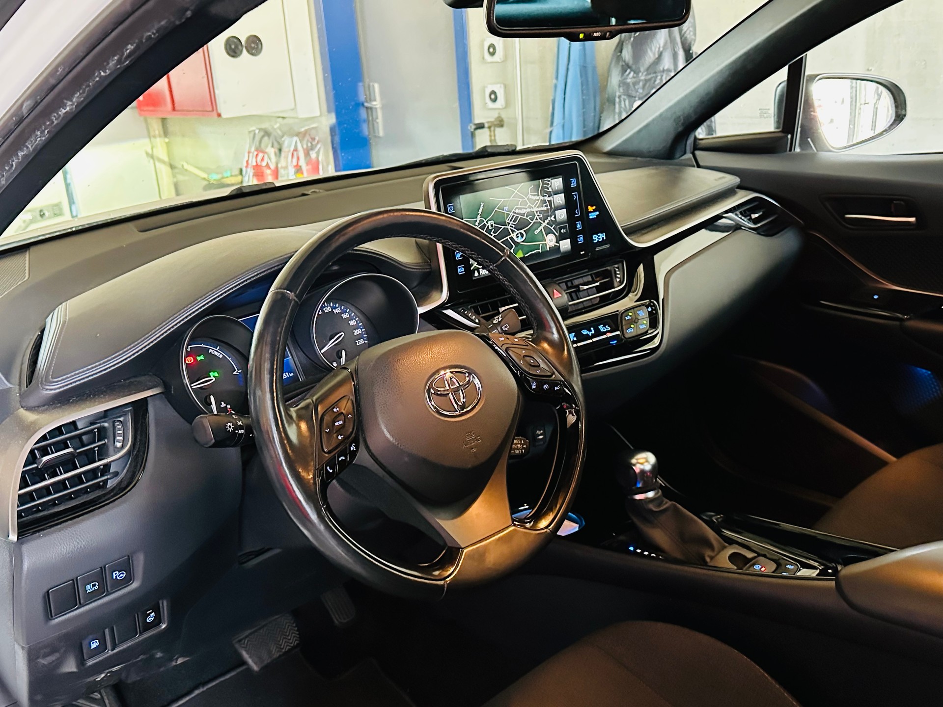 TOYOTA C-HR 1.8 HSD CVT Trend-image-14