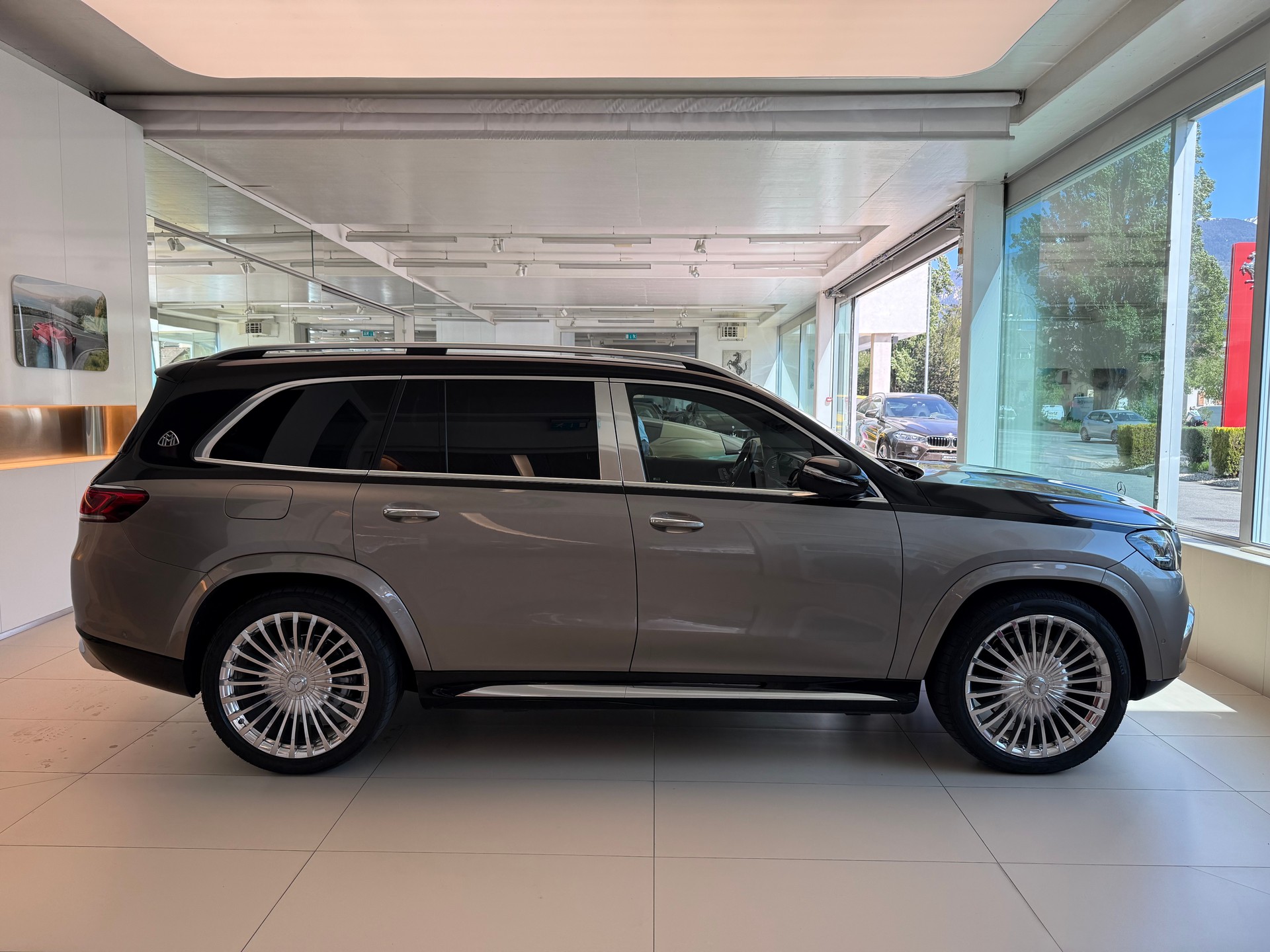 MERCEDES-BENZ GLS Maybach 600 9G-Tronic-image-3