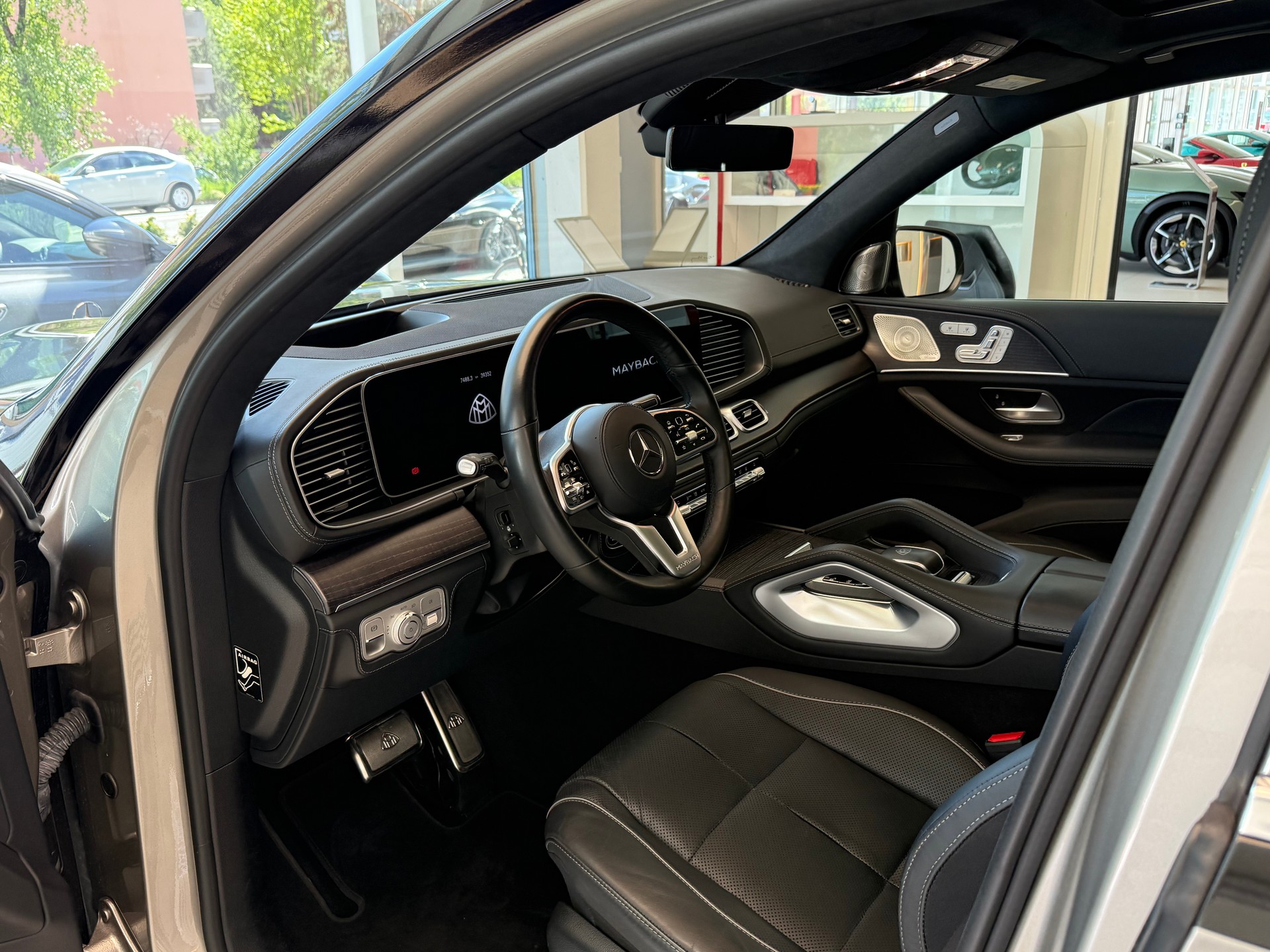 MERCEDES-BENZ GLS Maybach 600 9G-Tronic-image-8