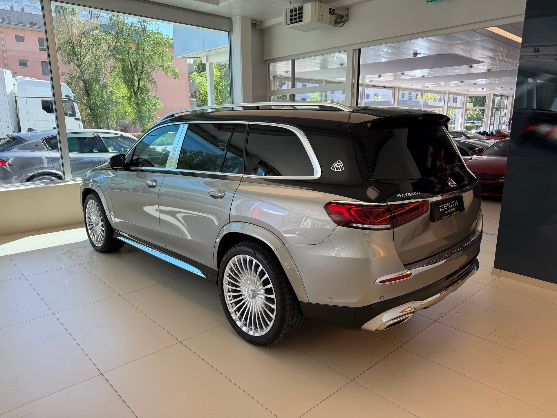 MERCEDES-BENZ GLS Maybach 600 9G-Tronic-image-6