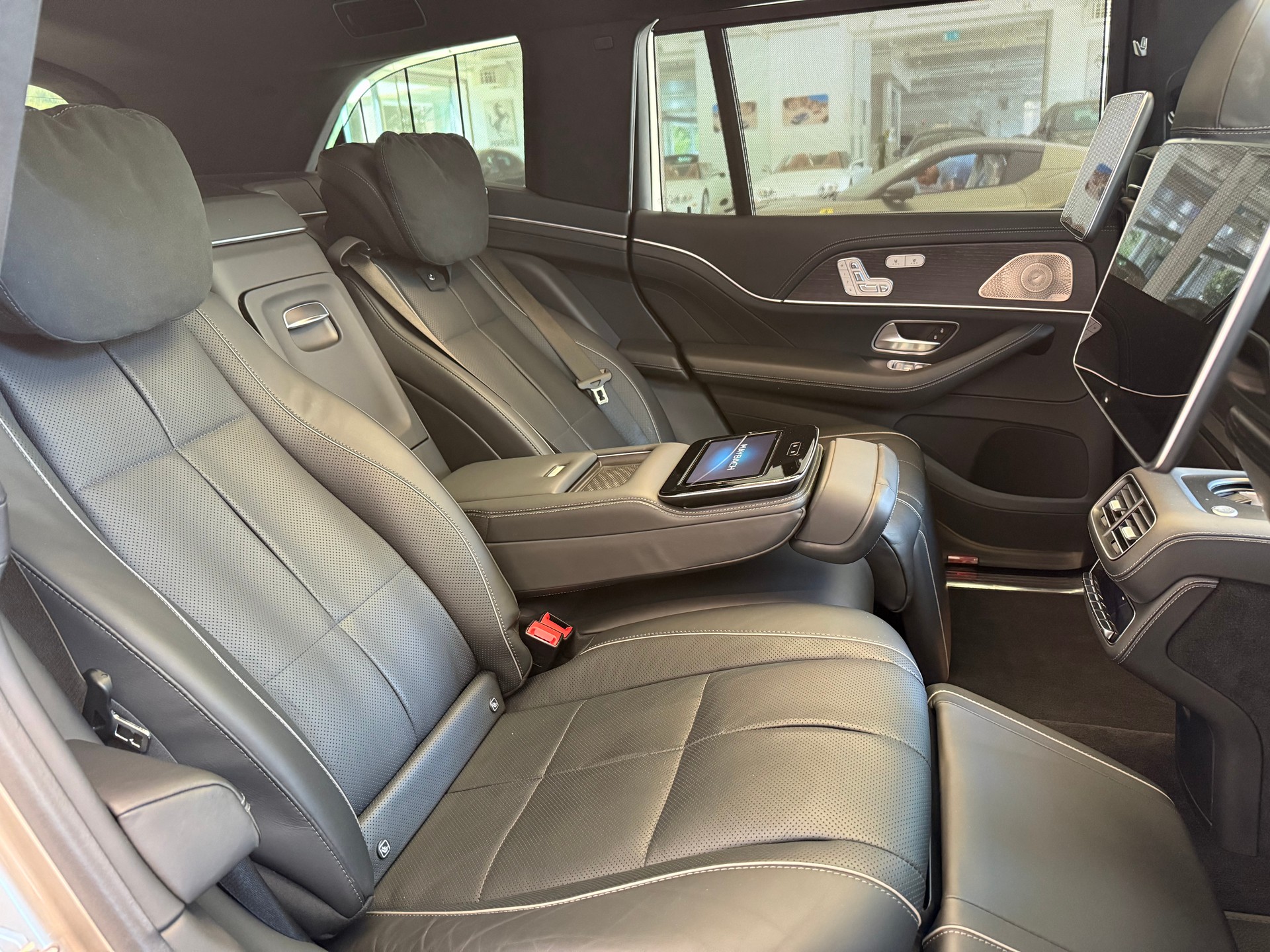 MERCEDES-BENZ GLS Maybach 600 9G-Tronic-image-13