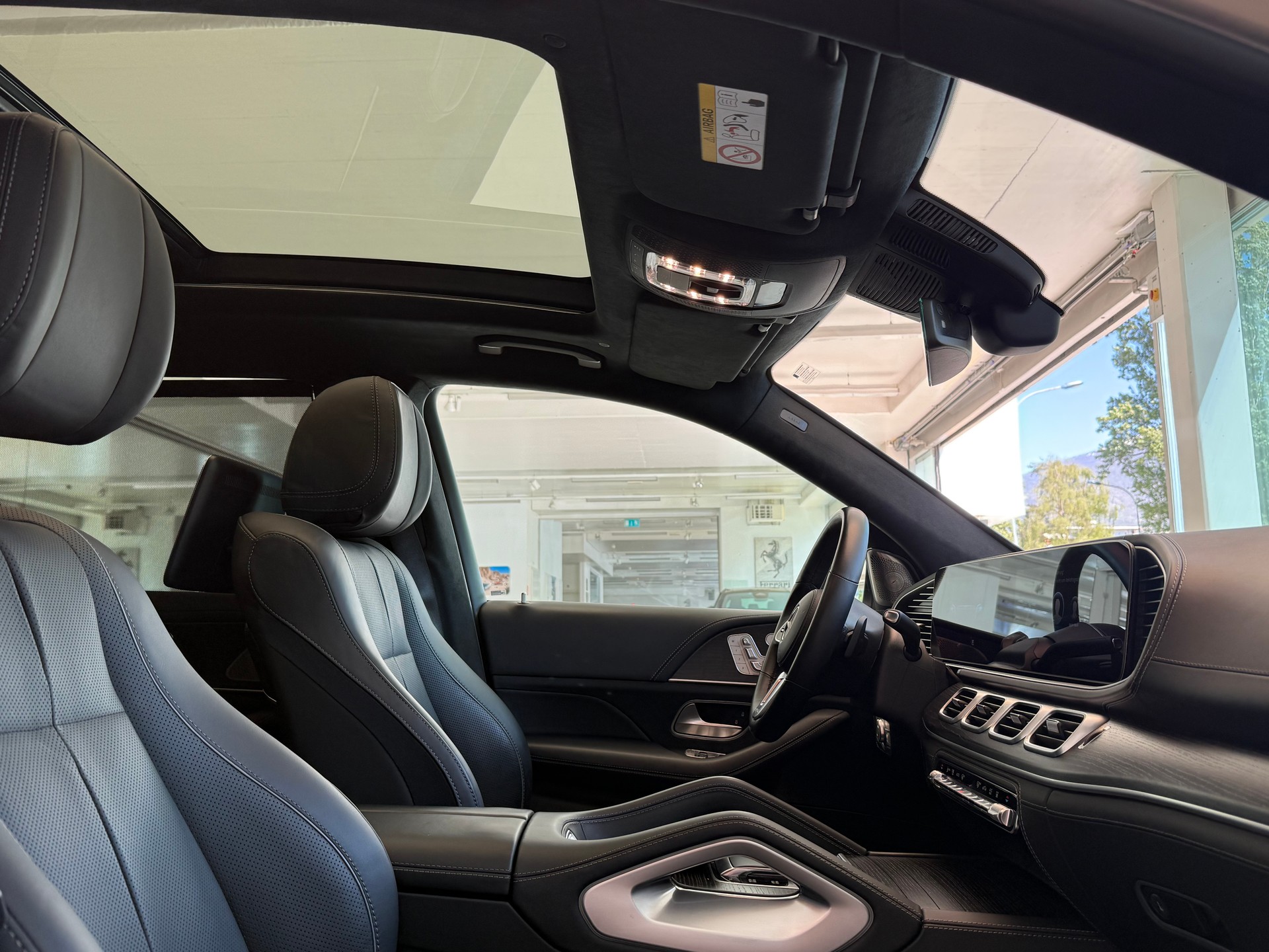 MERCEDES-BENZ GLS Maybach 600 9G-Tronic-image-12