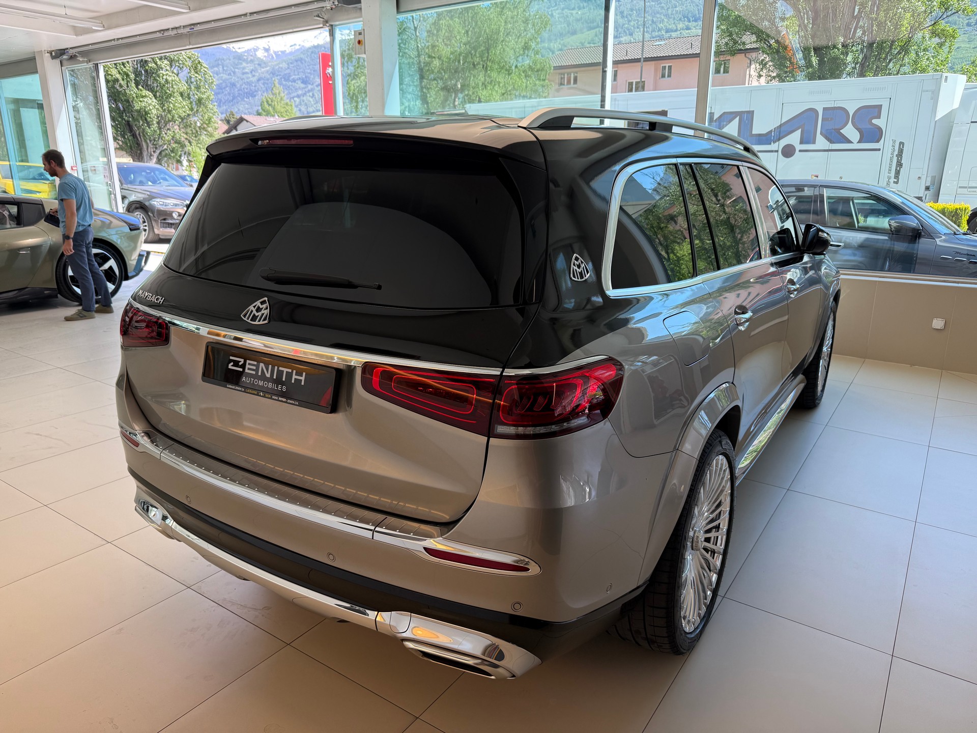 MERCEDES-BENZ GLS Maybach 600 9G-Tronic-image-4