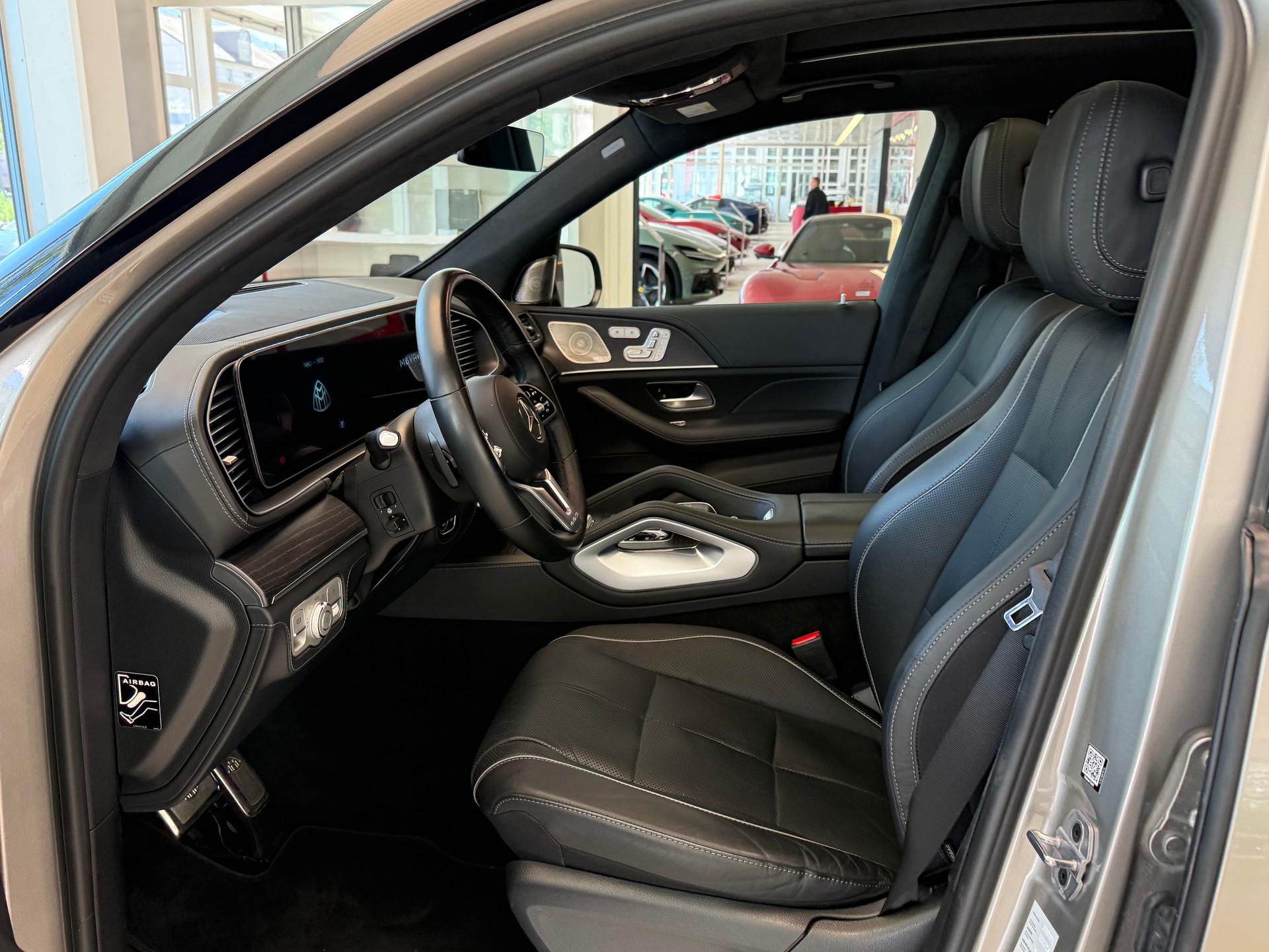 MERCEDES-BENZ GLS Maybach 600 9G-Tronic-image-9