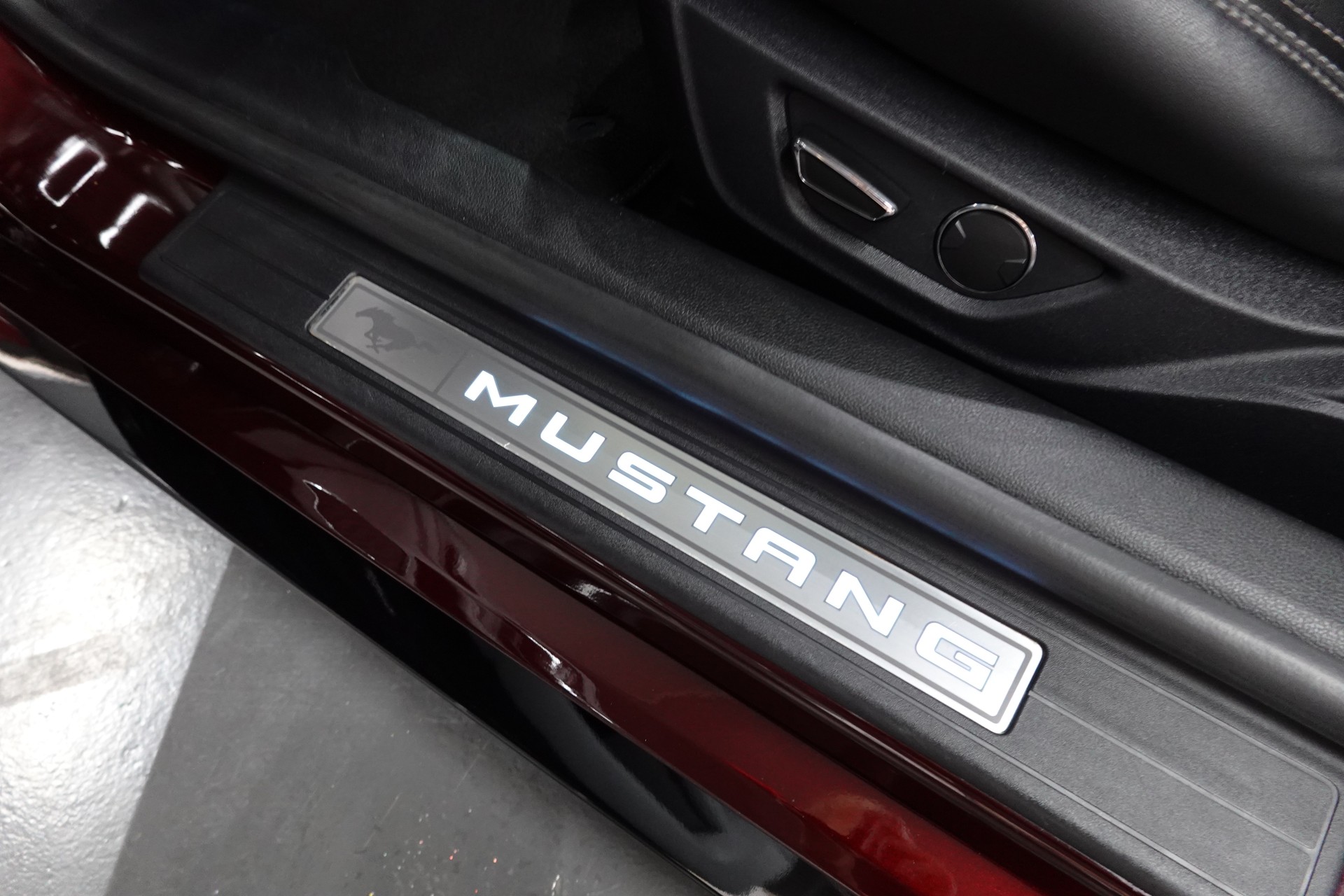FORD MUSTANG FASTBACK 5.0 V8 GT AUTOMAT UNIKAT CHERRY-image-28