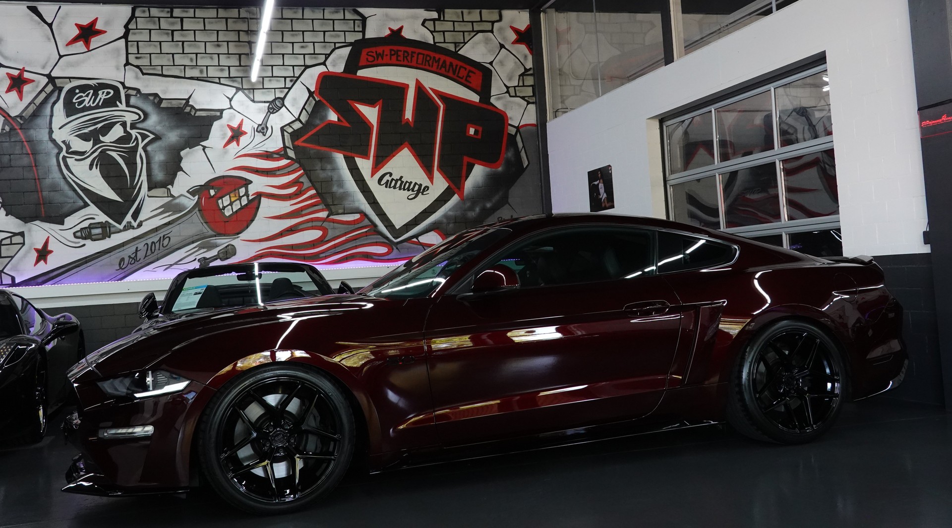 FORD MUSTANG FASTBACK 5.0 V8 GT AUTOMAT UNIKAT CHERRY-showroom-element-1