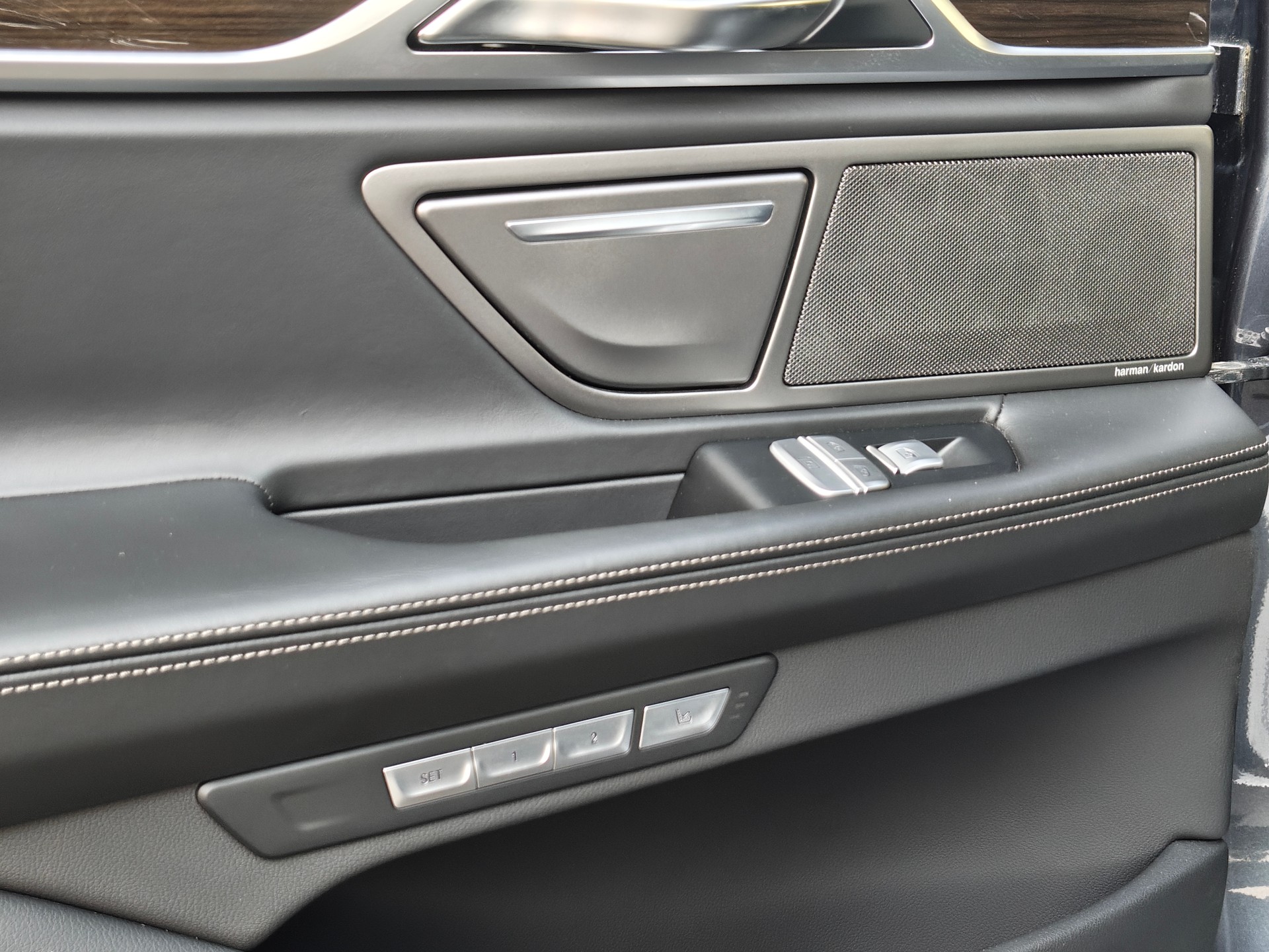 BMW 740d xDrive SAG-image-14