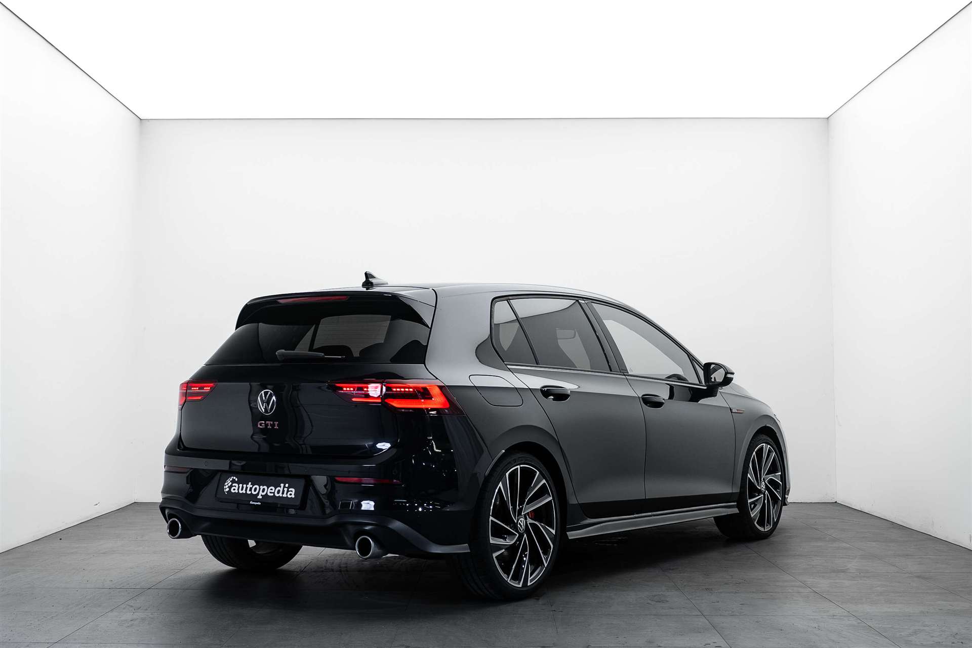 VW Golf 2.0 TSI GTI DSG 245PS-showroom-element-2