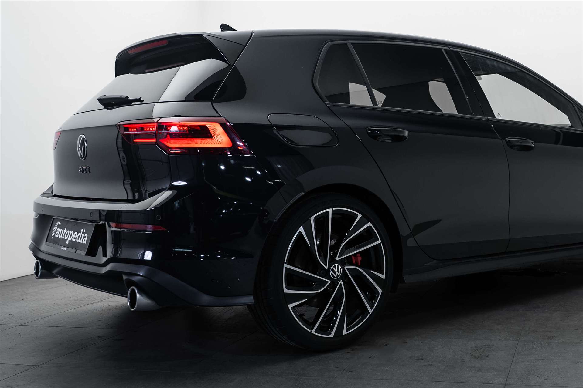 VW Golf 2.0 TSI GTI DSG 245PS-showroom-element-3