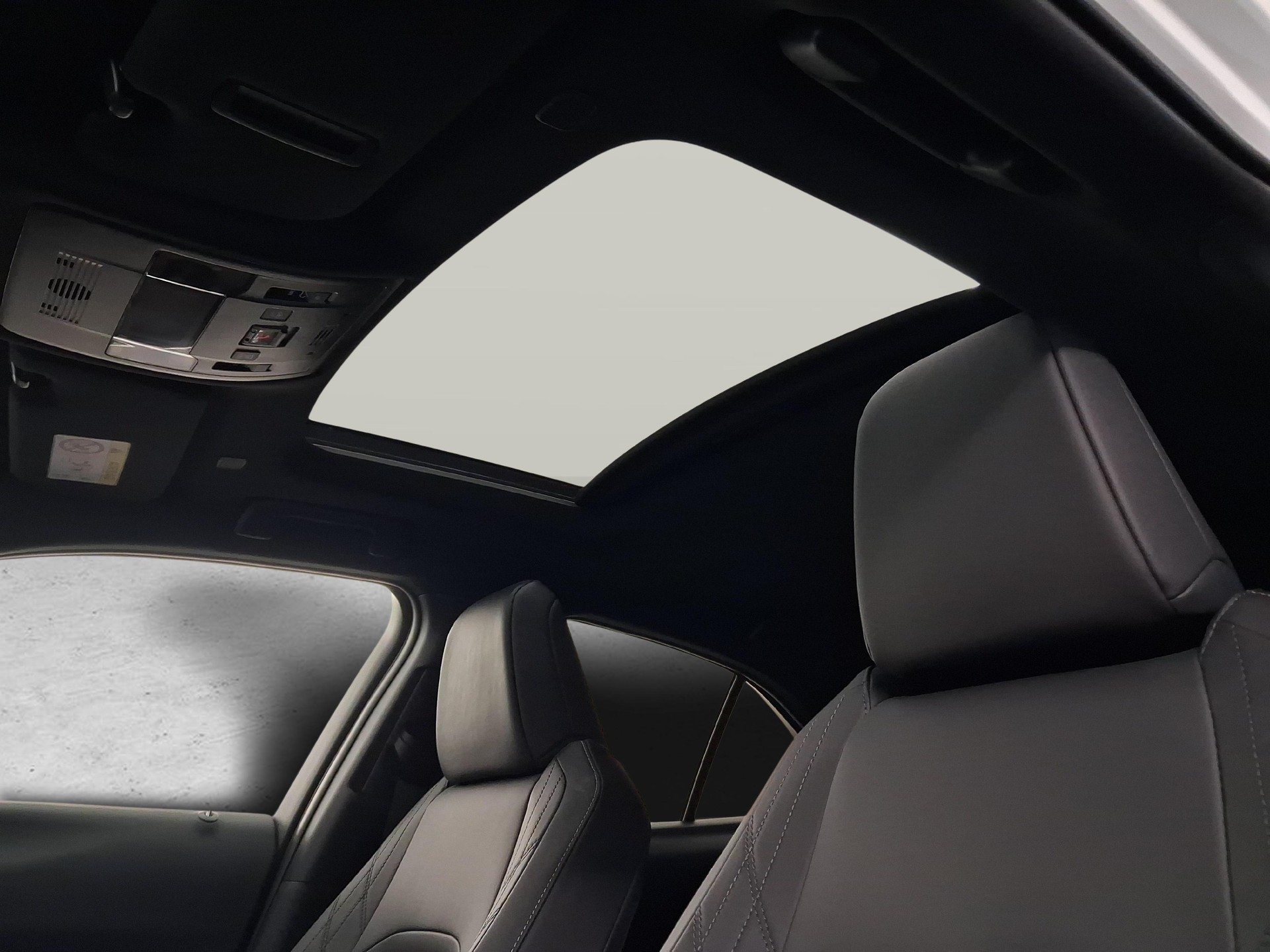 LEXUS UX 300h F-Line-image-15