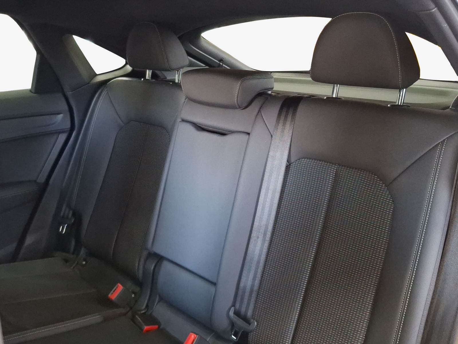 AUDI Q3 Sportback 40 TFSI S line quattro S-tronic-image-11