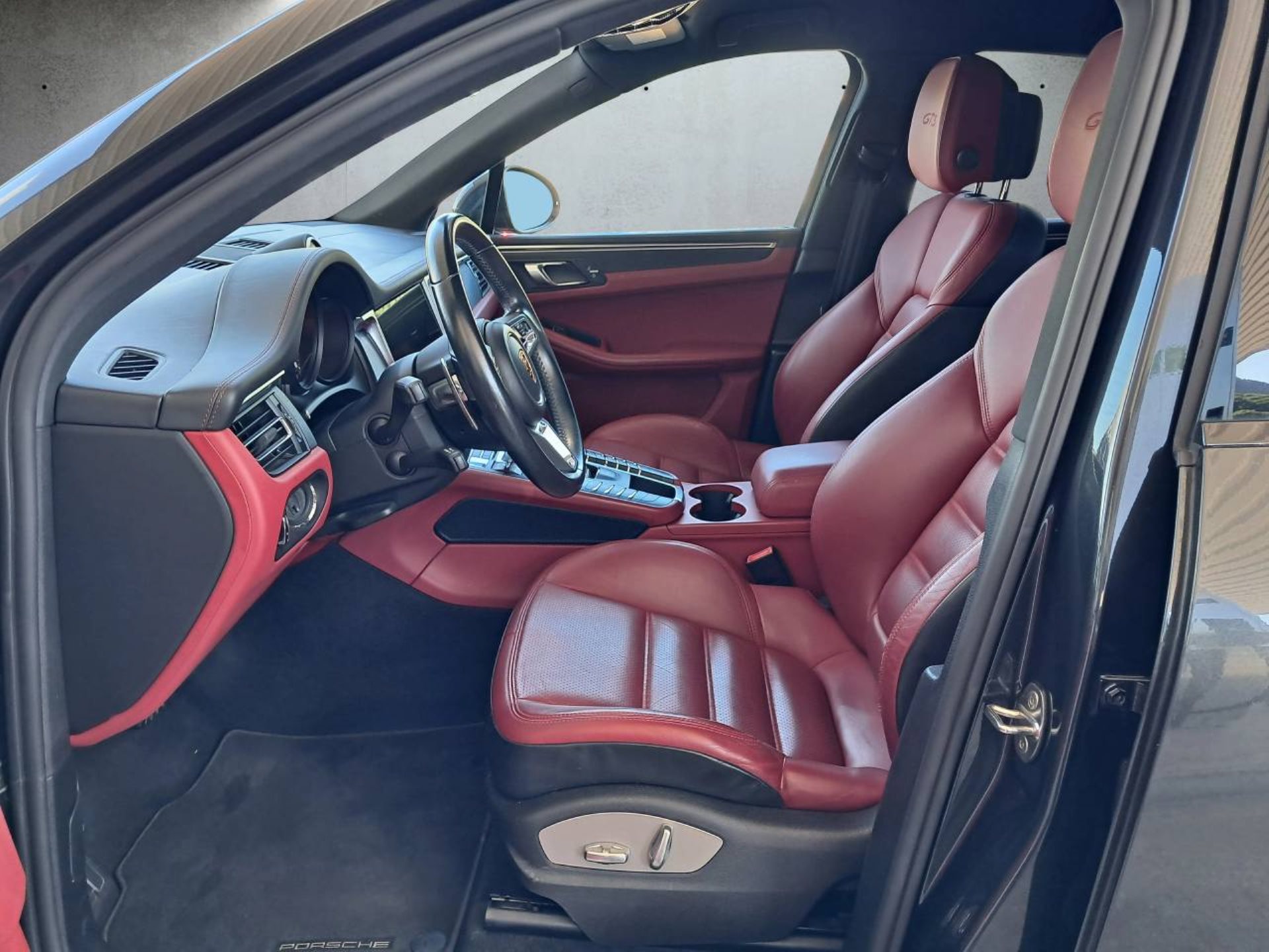 PORSCHE Macan GTS (MY21)-image-3