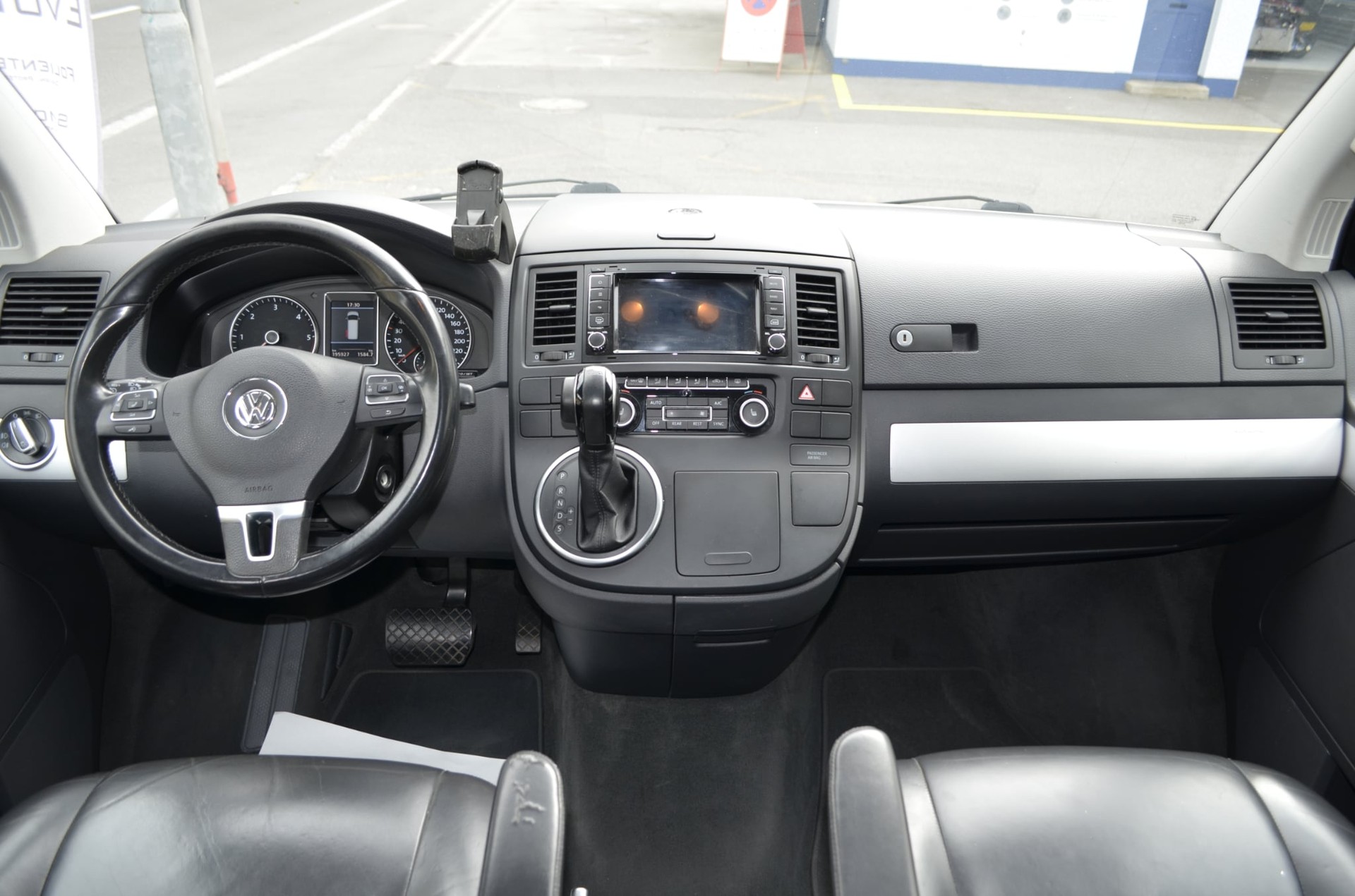 VW Caravelle-image-10