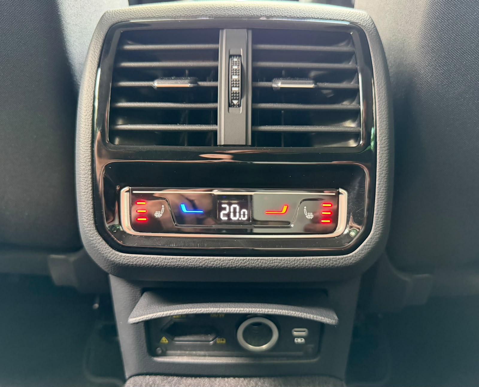 VW Passat Variant 2.0 TSI Business DSG-image-21