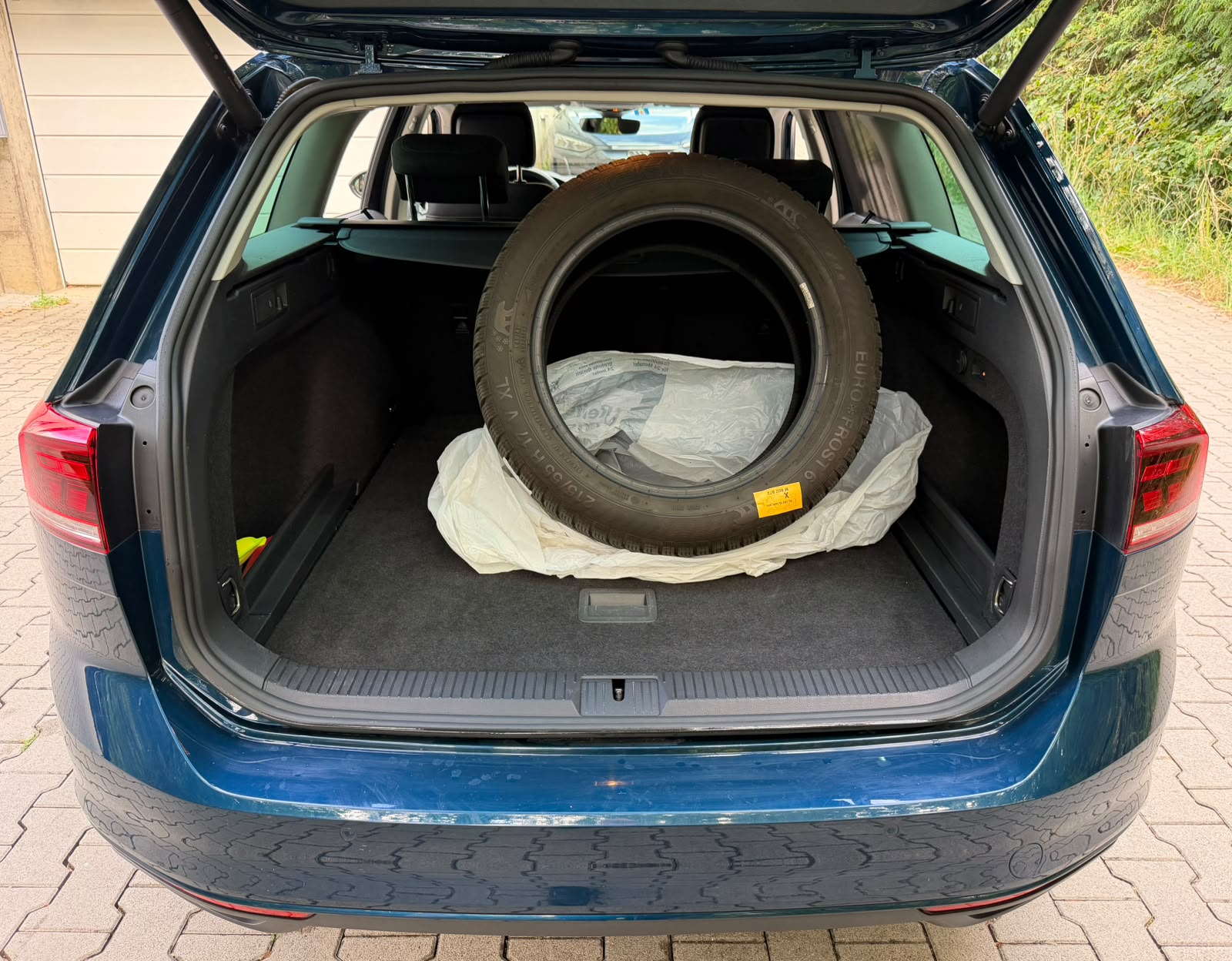 VW Passat Variant 2.0 TSI Business DSG-image-14