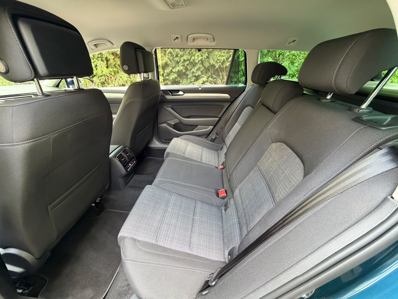 VW Passat Variant 2.0 TSI Business DSG-image-13