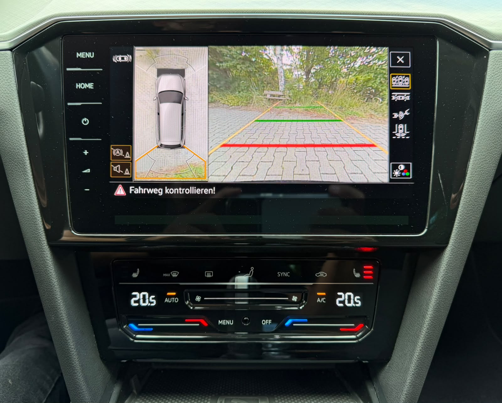 VW Passat Variant 2.0 TSI Business DSG-image-25