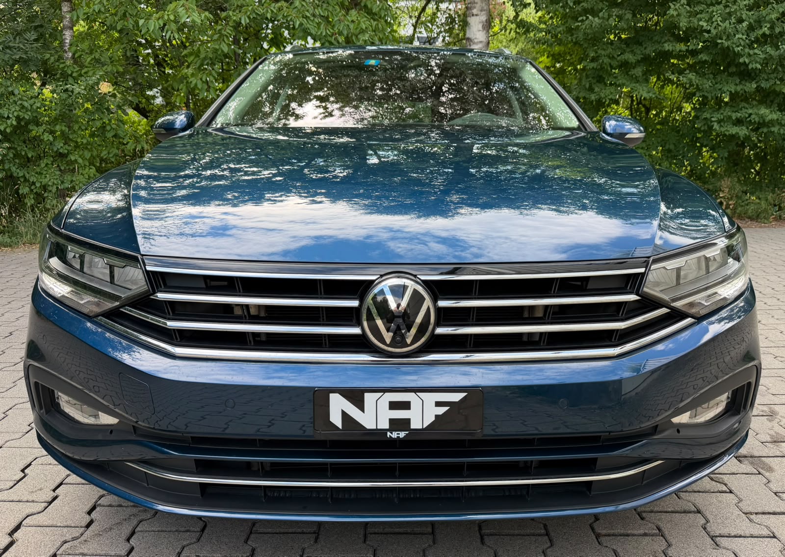 VW Passat Variant 2.0 TSI Business DSG-image-8