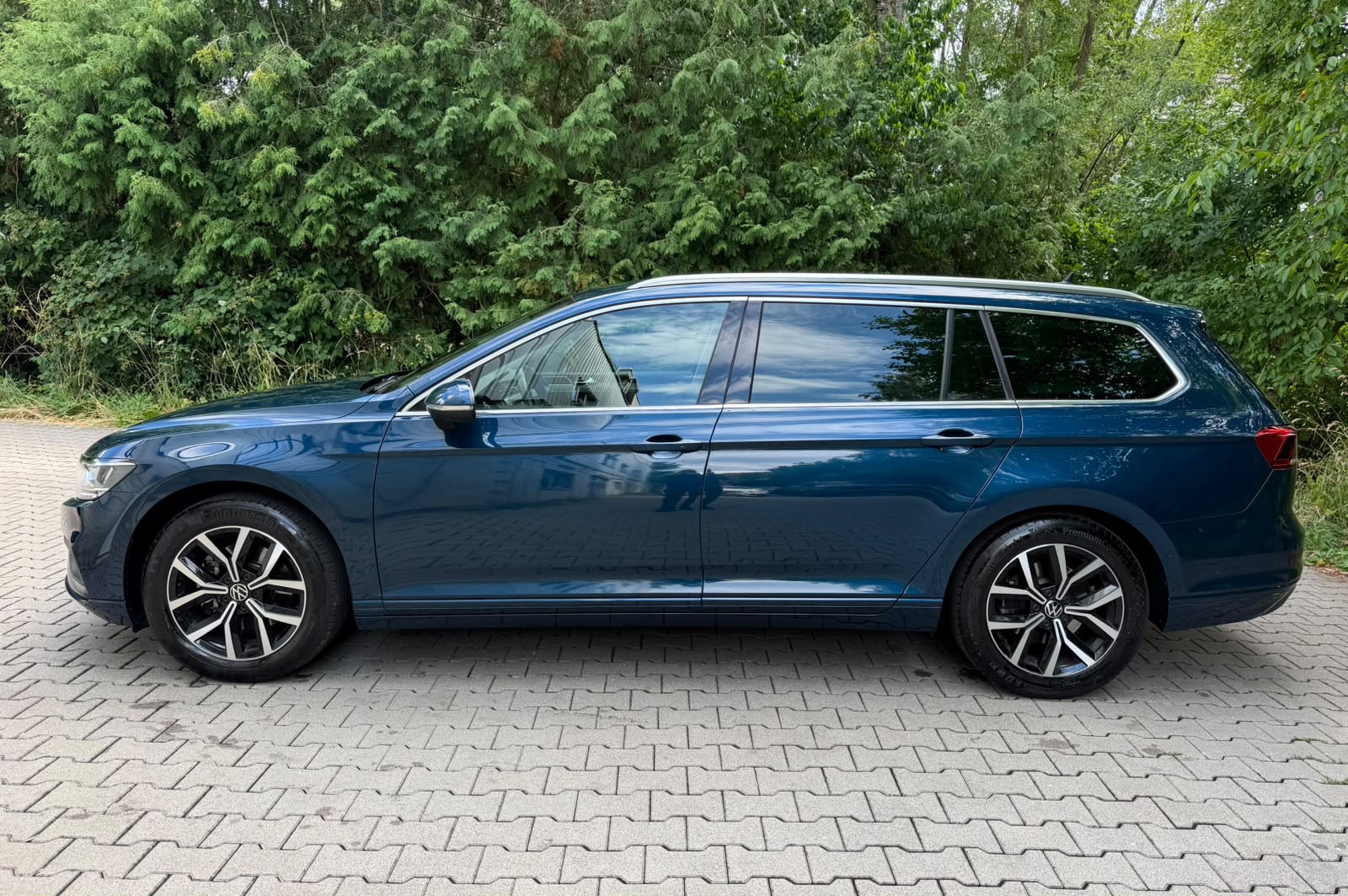 VW Passat Variant 2.0 TSI Business DSG-image-1