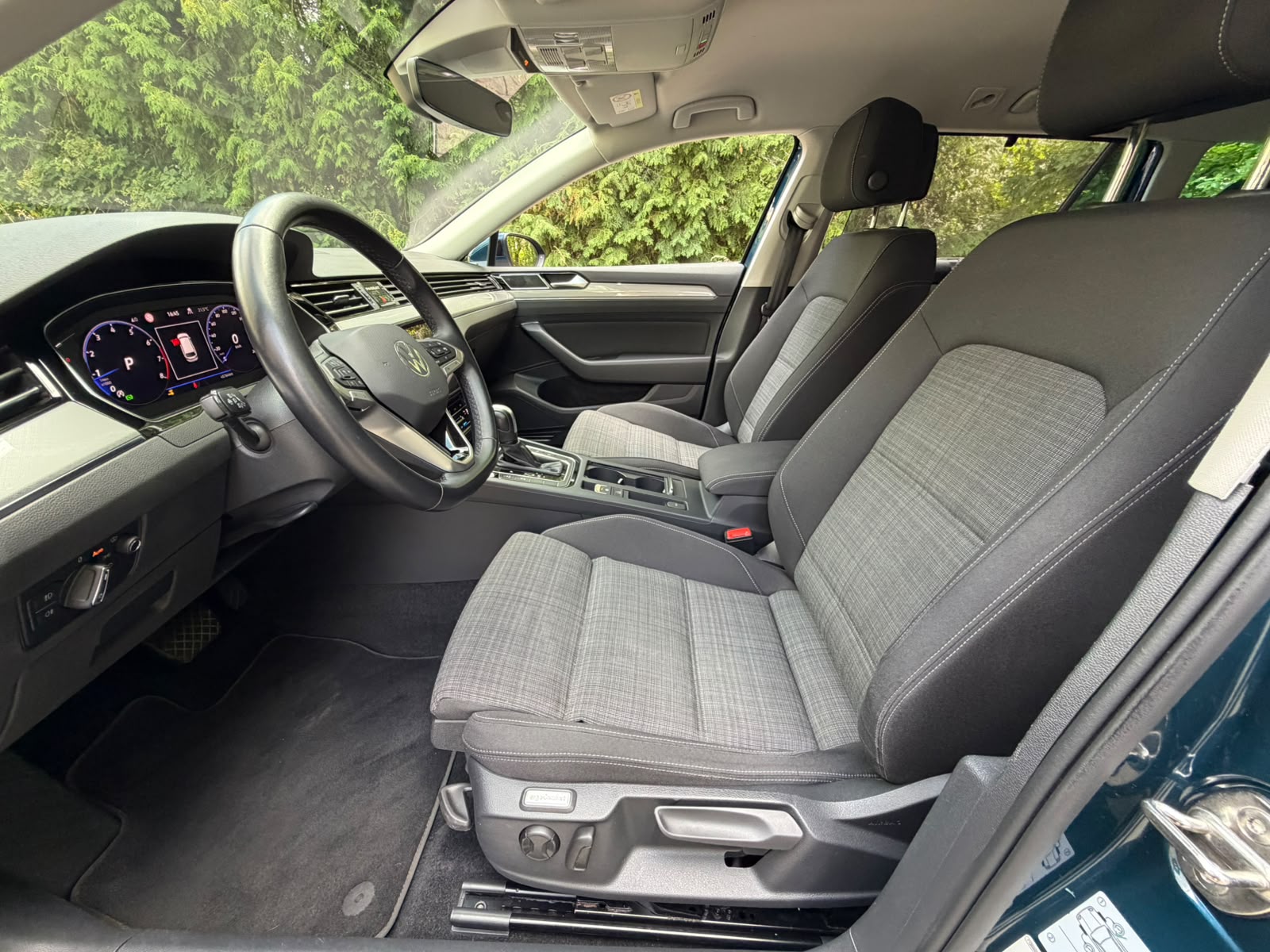 VW Passat Variant 2.0 TSI Business DSG-image-10