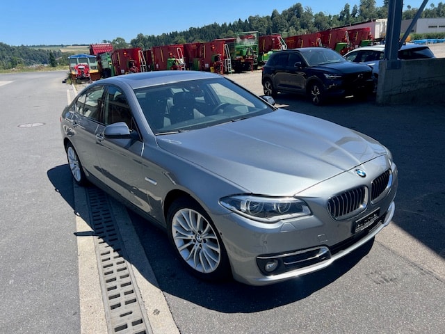 BMW 550i Luxury Line Steptronic-image-0