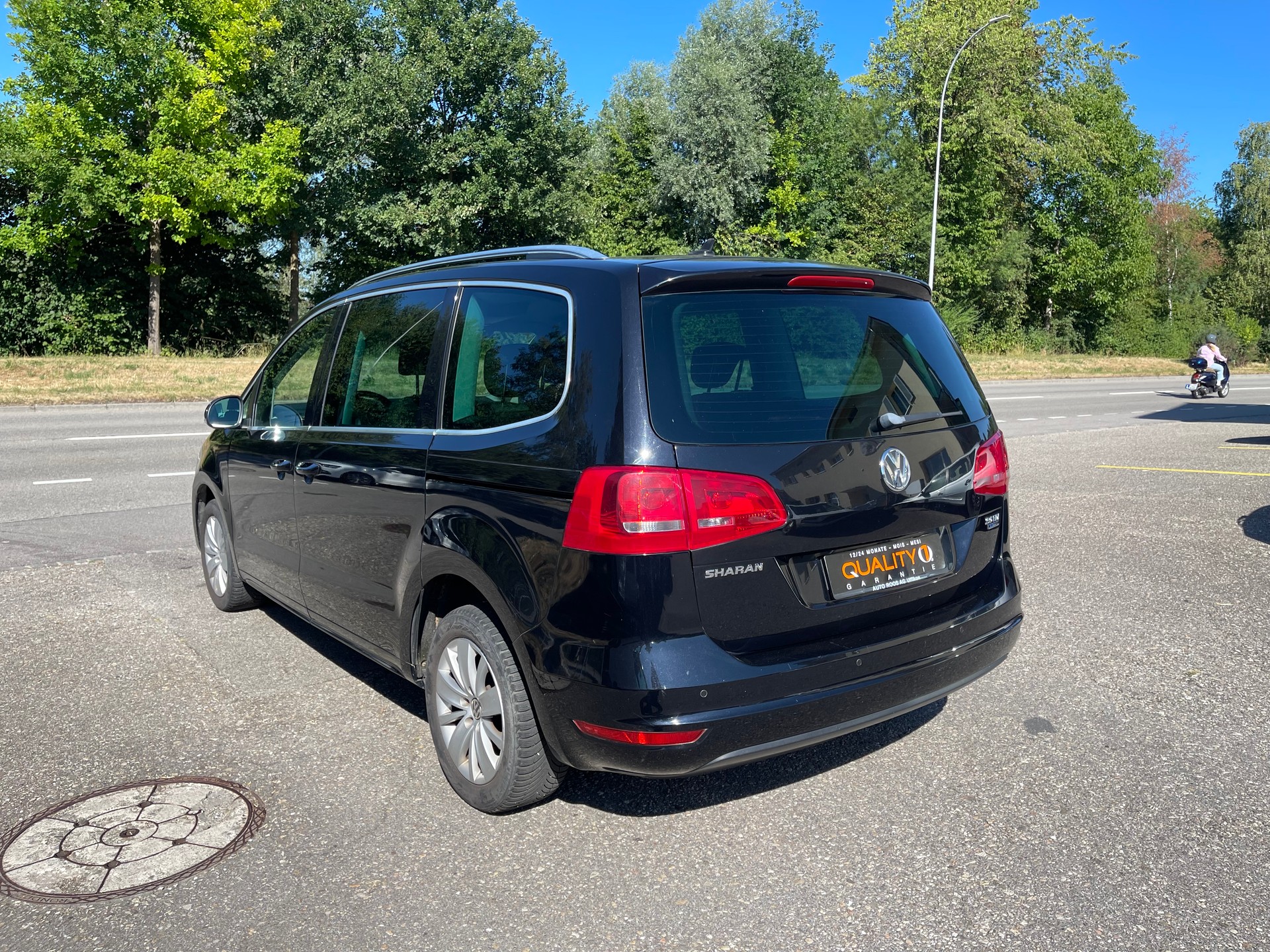 VW Sharan 2.0 TDI BlueMotion Technology Trendline DSG-image-2