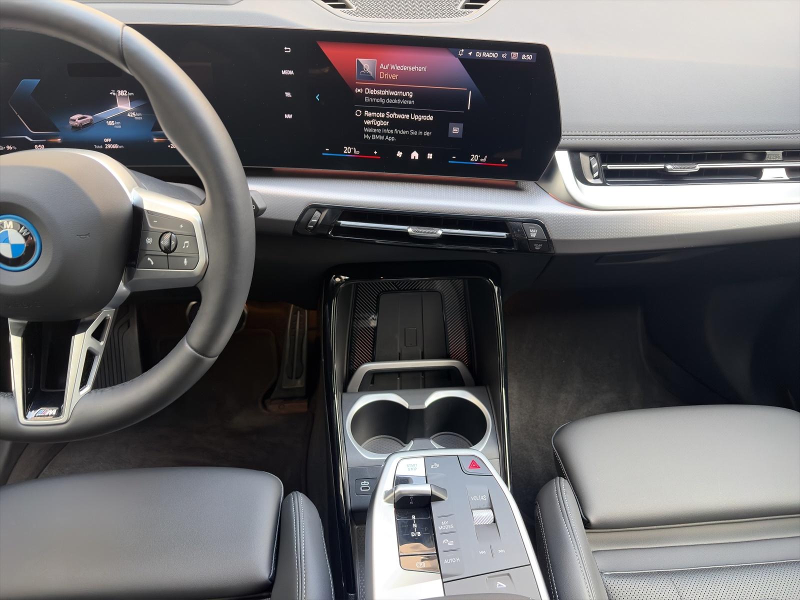 BMW iX1 30 xDrive M-SportPaket-image-14