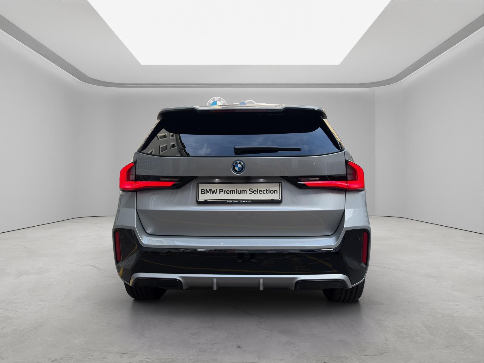 BMW iX1 30 xDrive M-SportPaket-image-4