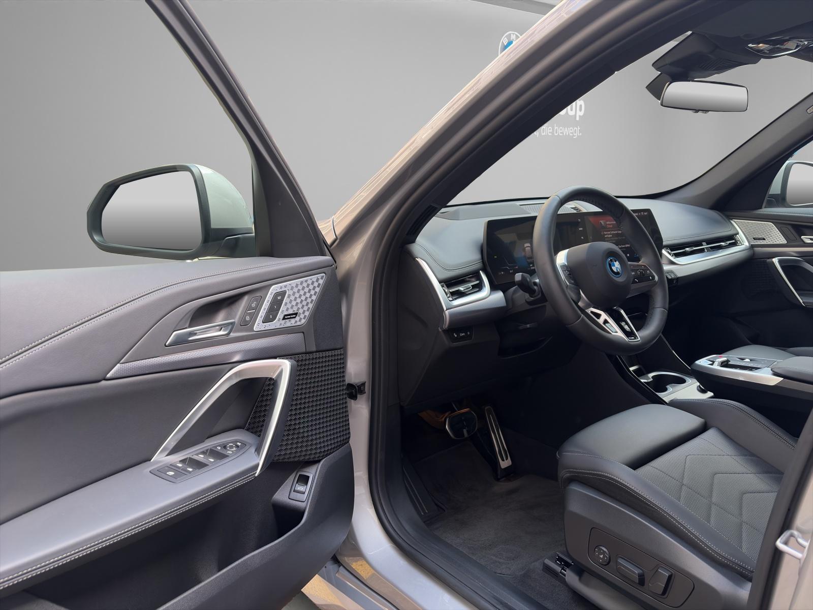 BMW iX1 30 xDrive M-SportPaket-image-10