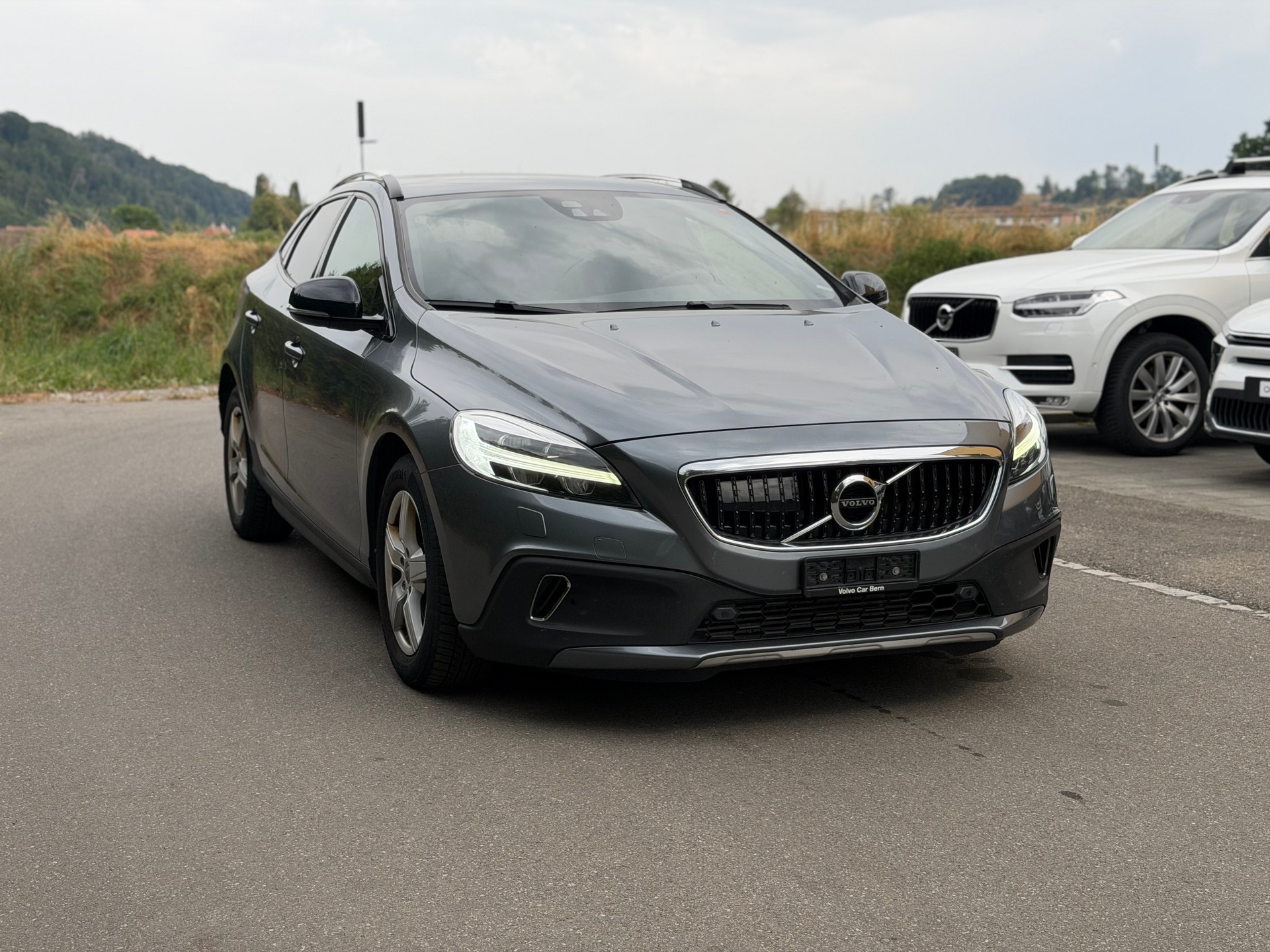 VOLVO V40 Cross Country D3 Kinetic Geartronic-image-2