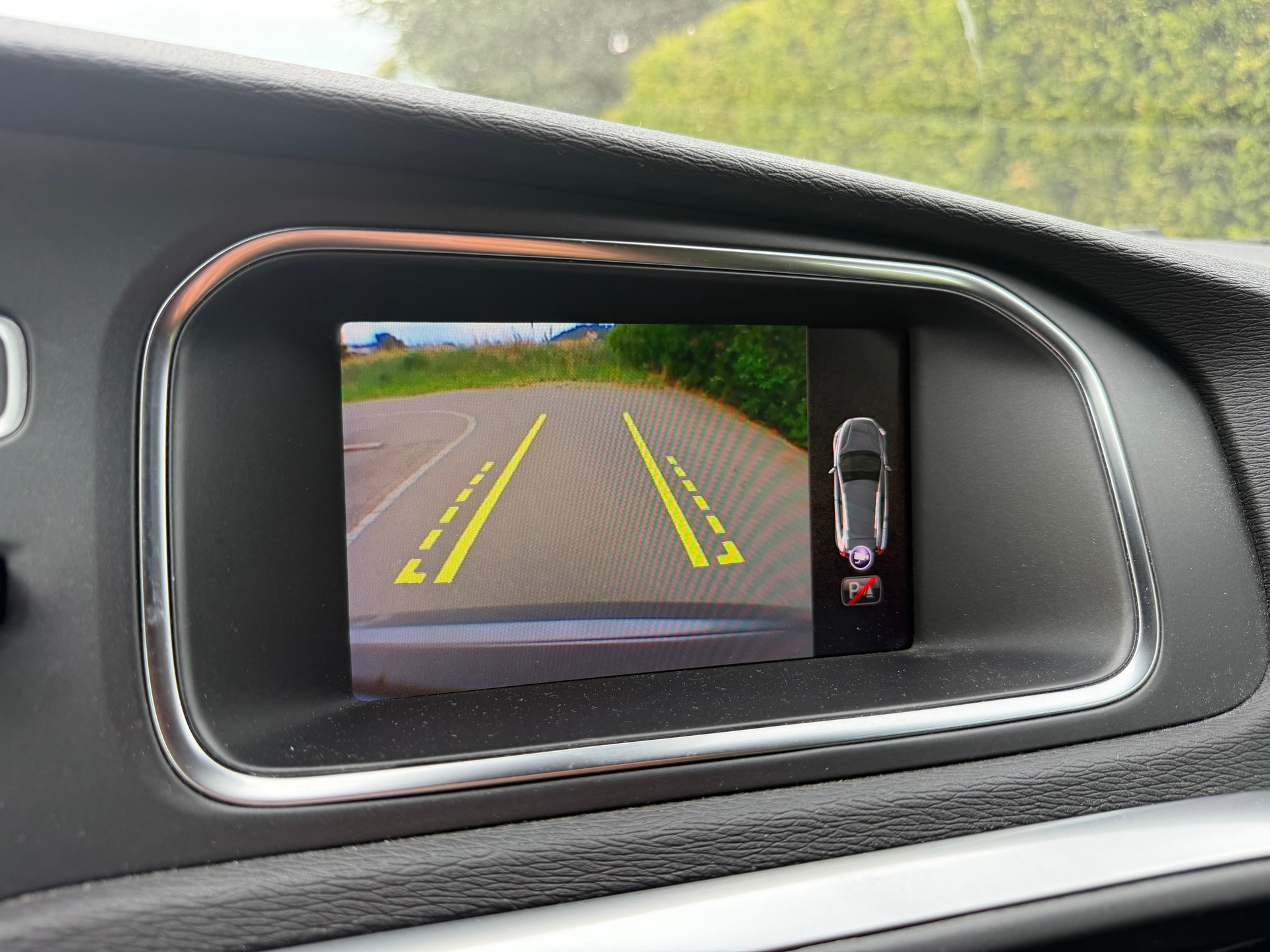 VOLVO V40 Cross Country D3 Kinetic Geartronic-image-11
