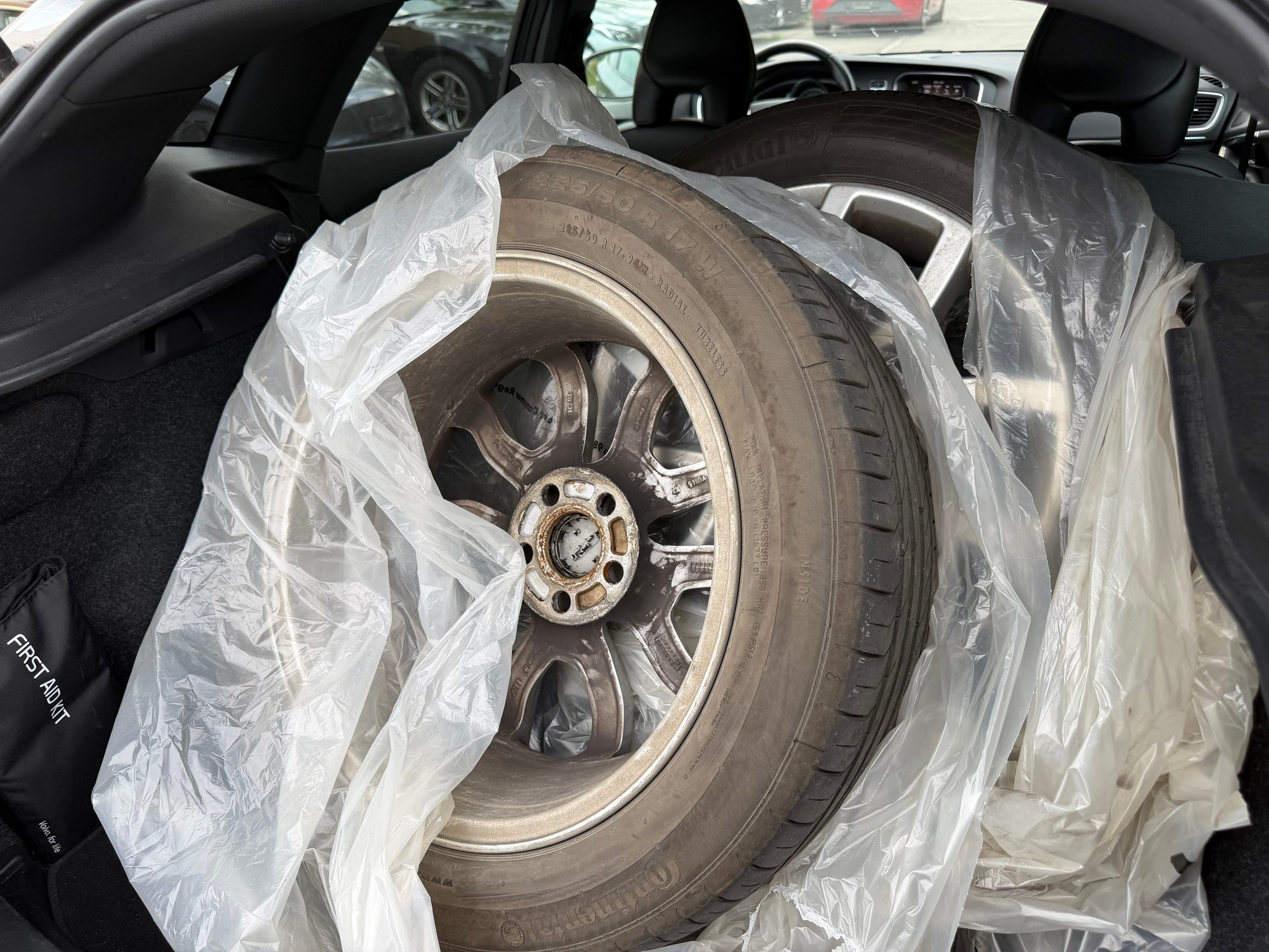 VOLVO V40 Cross Country D3 Kinetic Geartronic-image-6