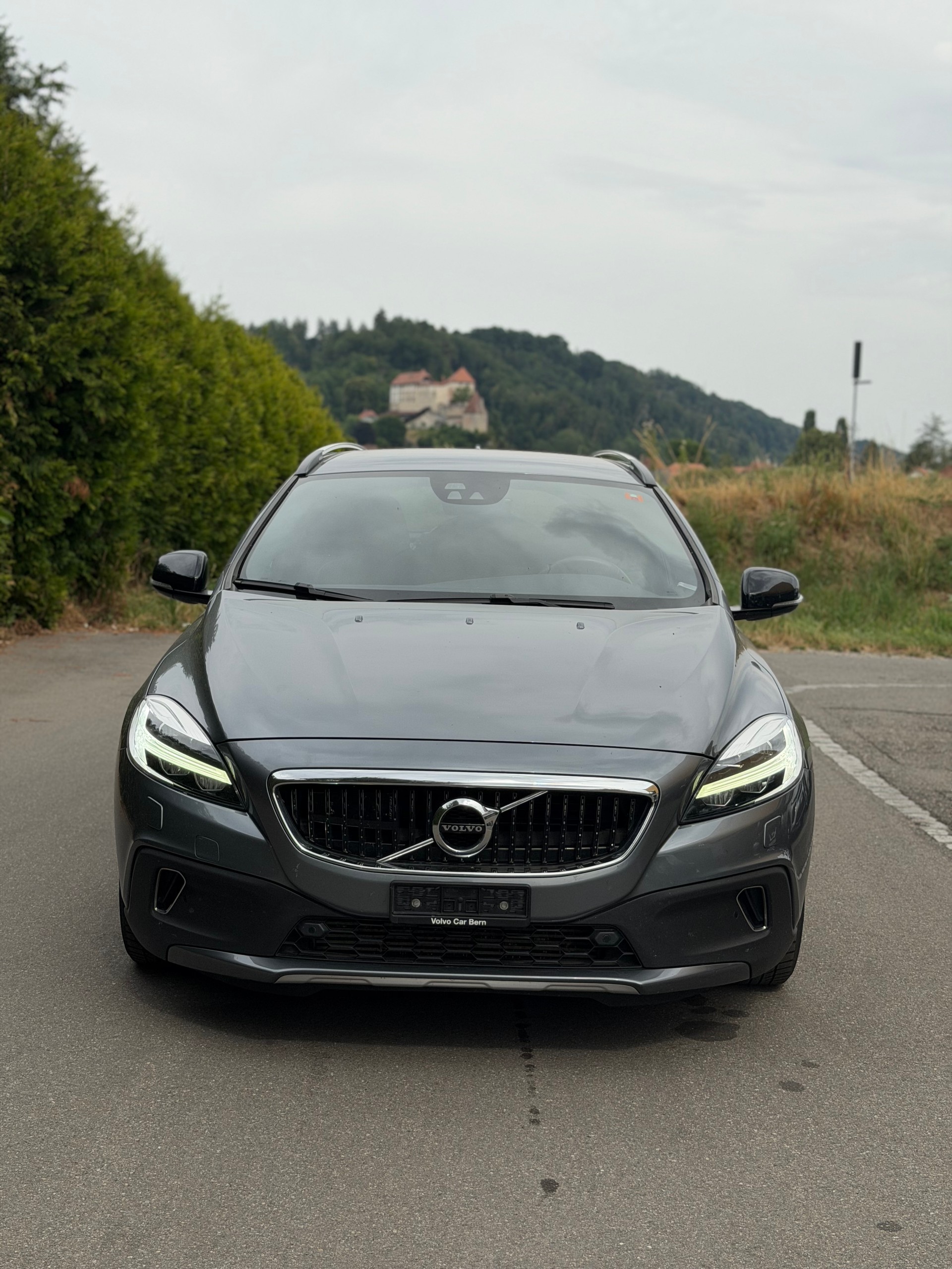 VOLVO V40 Cross Country D3 Kinetic Geartronic-image-1