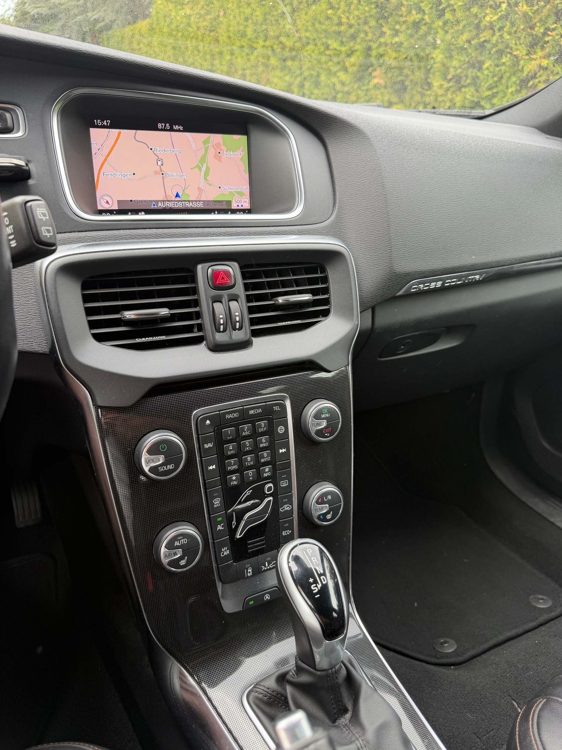 VOLVO V40 Cross Country D3 Kinetic Geartronic-image-9