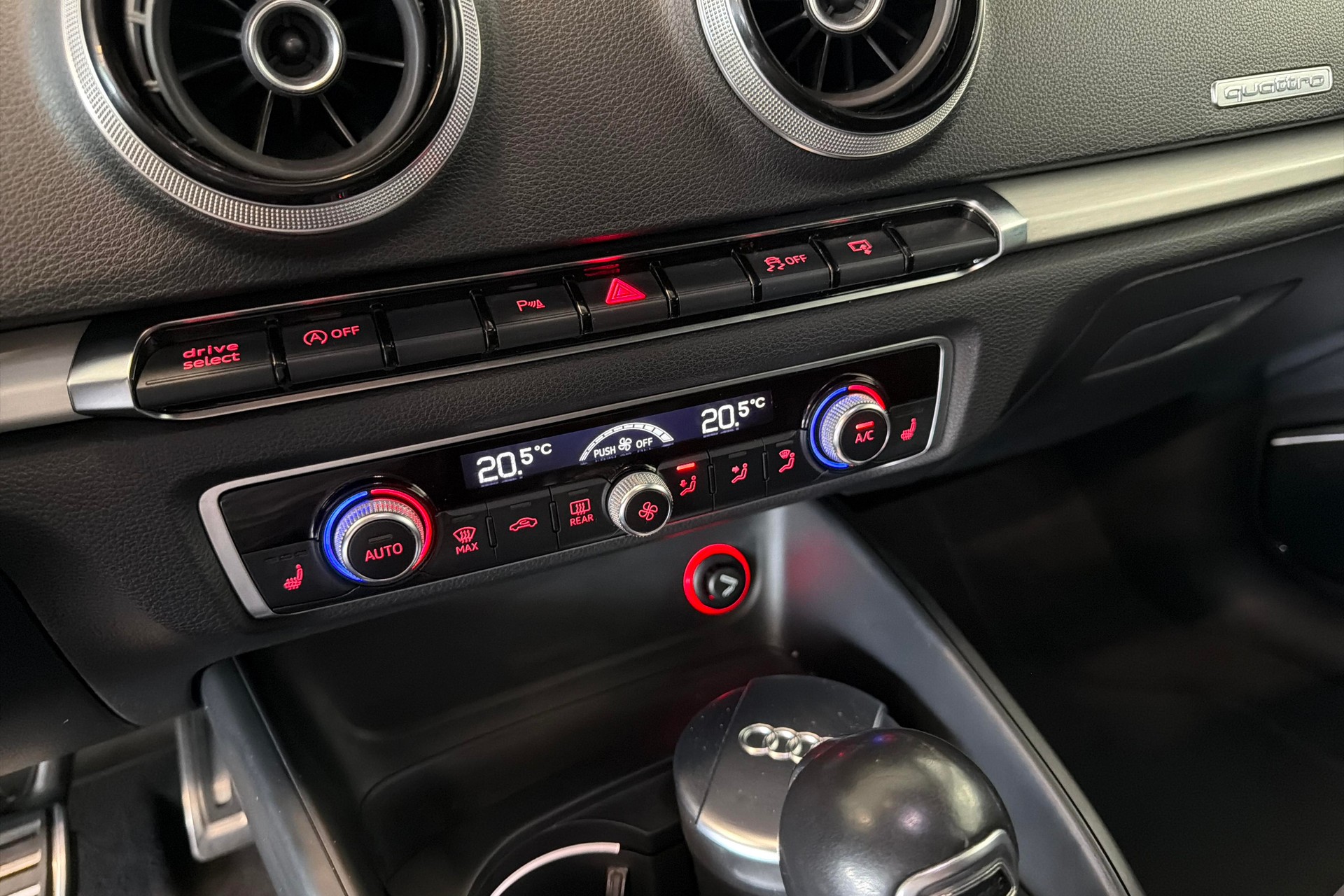 AUDI S3 Sportback 2.0 TFSI quattro S-tronic-image-13