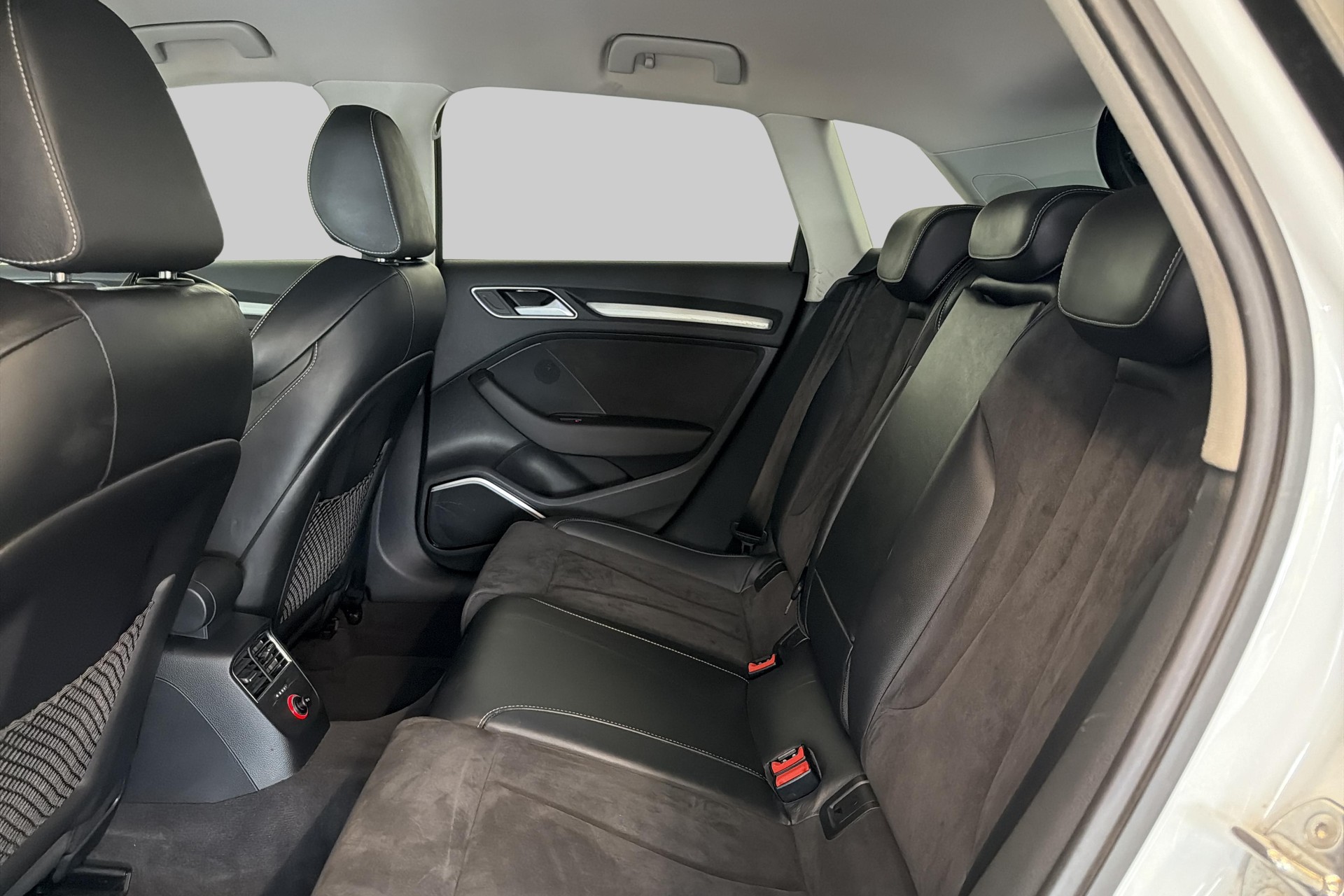 AUDI S3 Sportback 2.0 TFSI quattro S-tronic-image-15