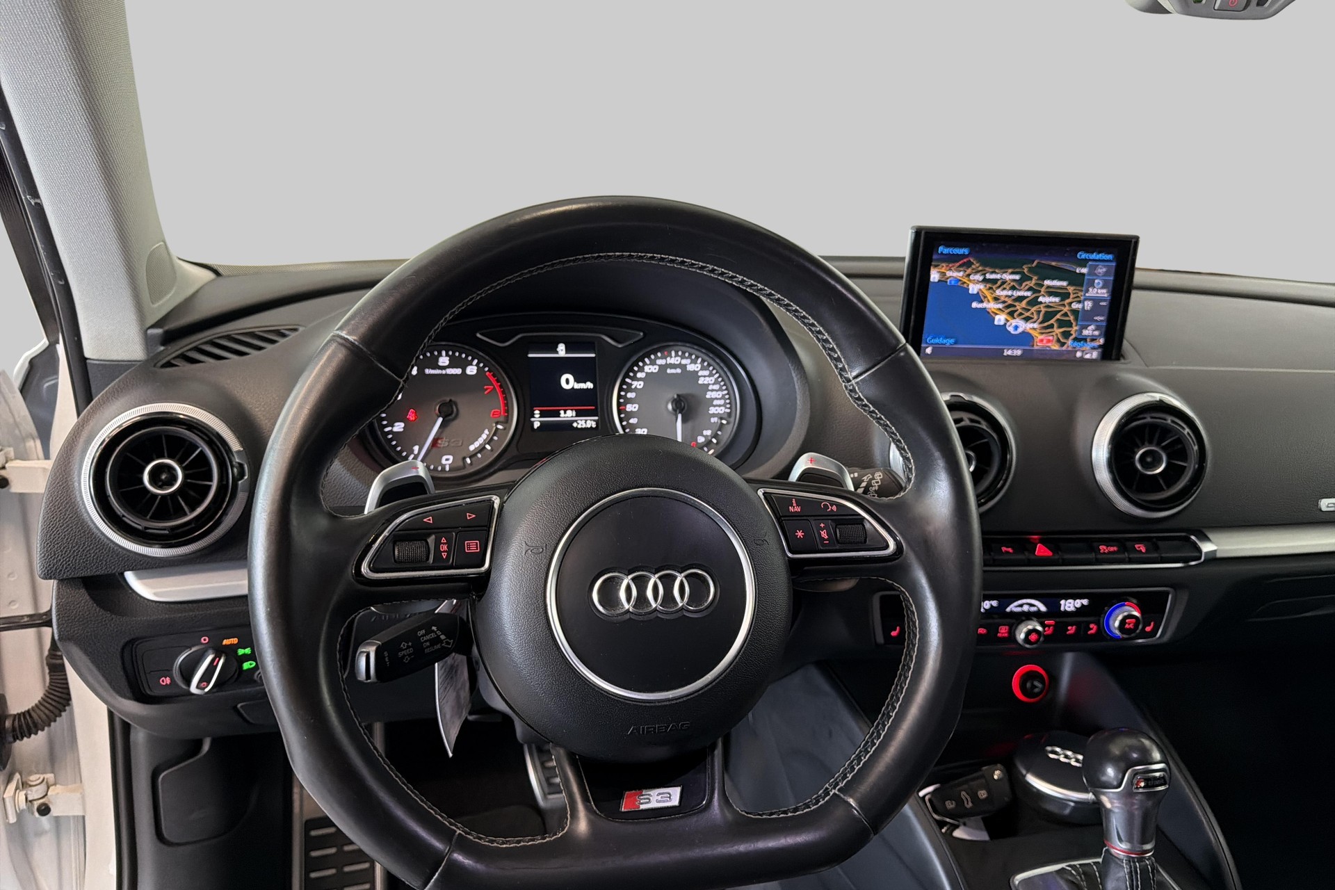 AUDI S3 Sportback 2.0 TFSI quattro S-tronic-image-9